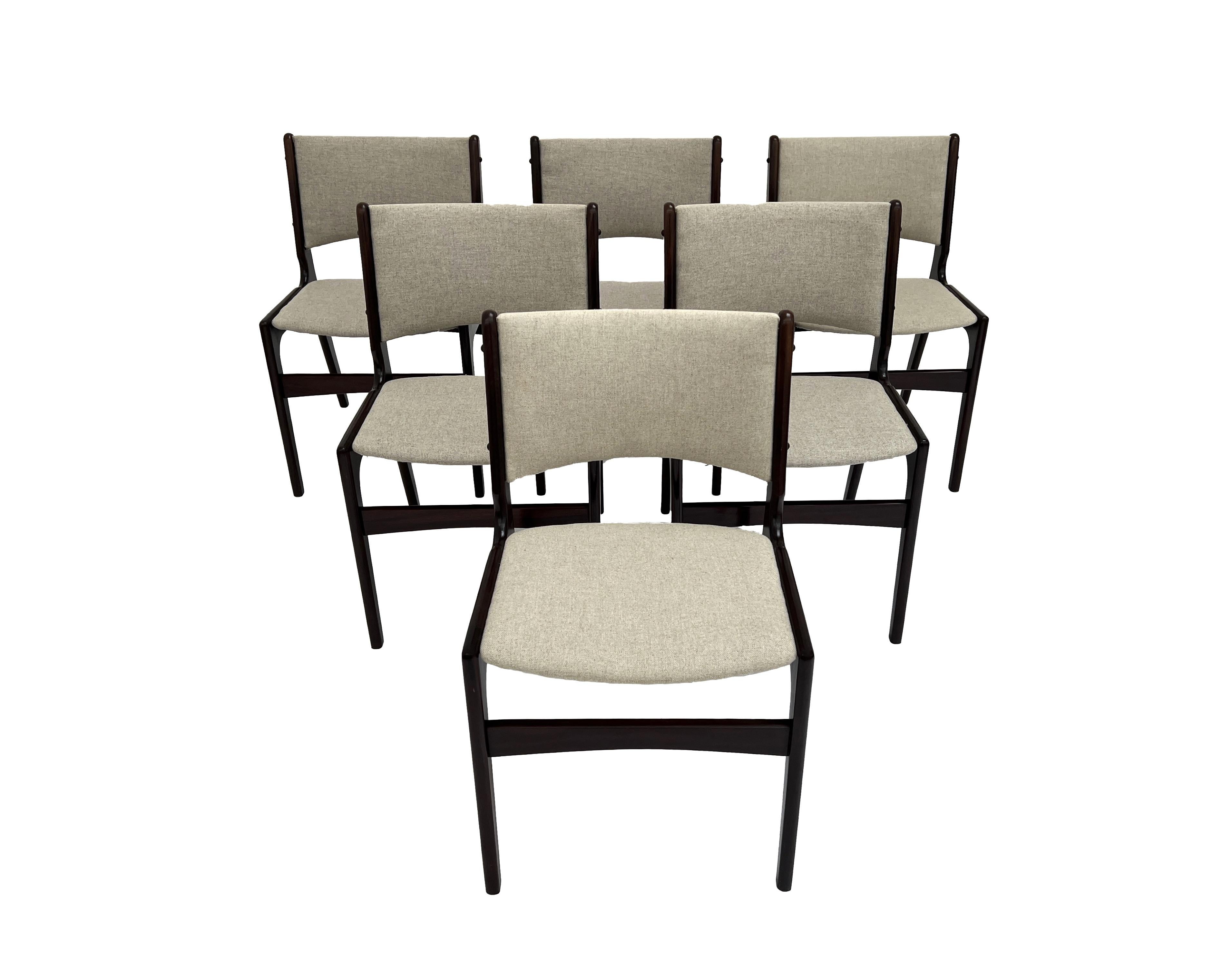 A beautiful set of 6 teak & cream wool Model 89 dining chairs designed by Erik Buch for Anders Møbelfabrik, these would make a stylish addition to any dining area.

The chairs have wide seat pads and sculptured backrests for enhanced comfort. A
