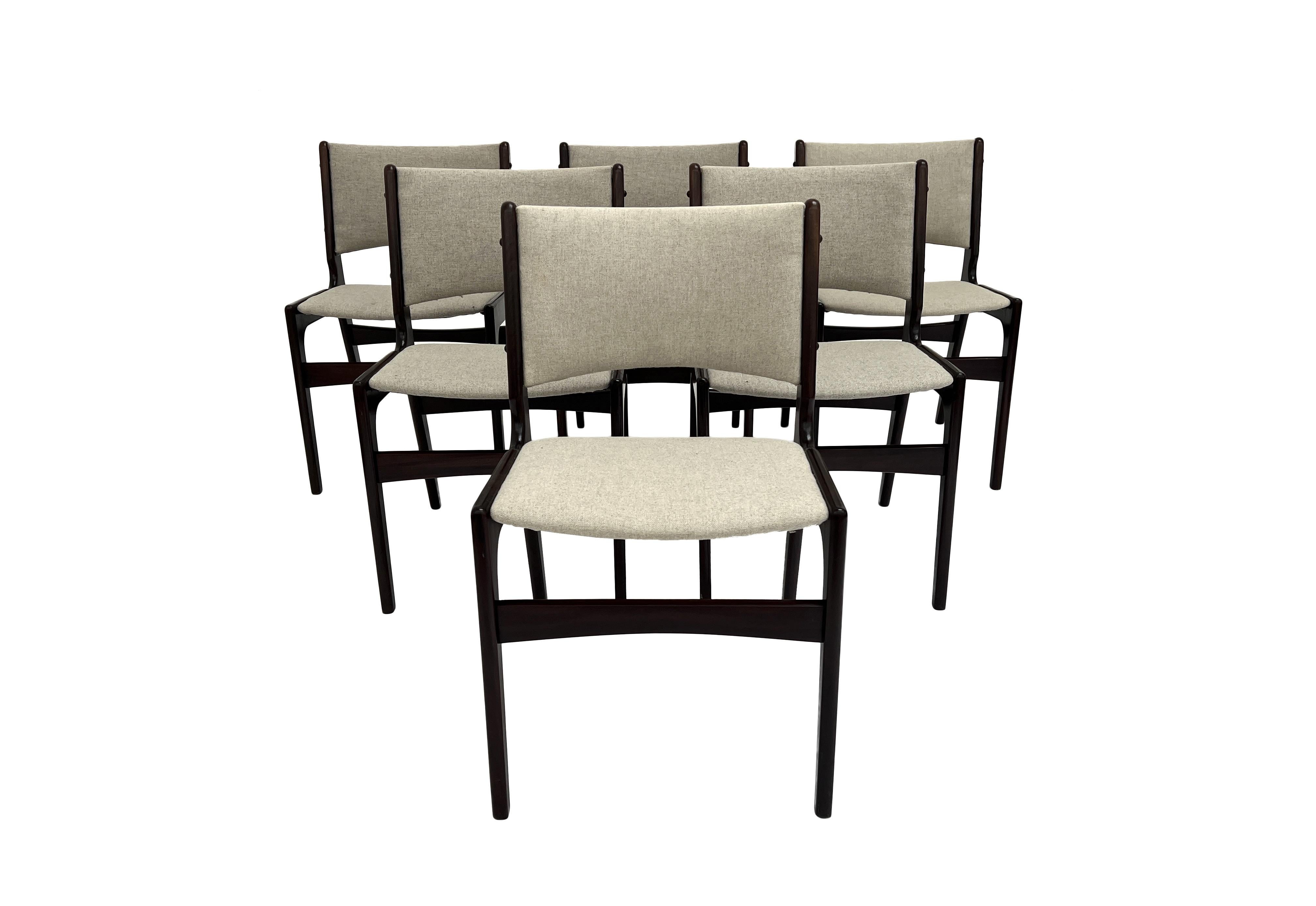 Mid-Century Modern Ensemble de 6 chaises de salle à manger danoises Erik Buch modèle 89 en teck et laine crème, années 1960 en vente