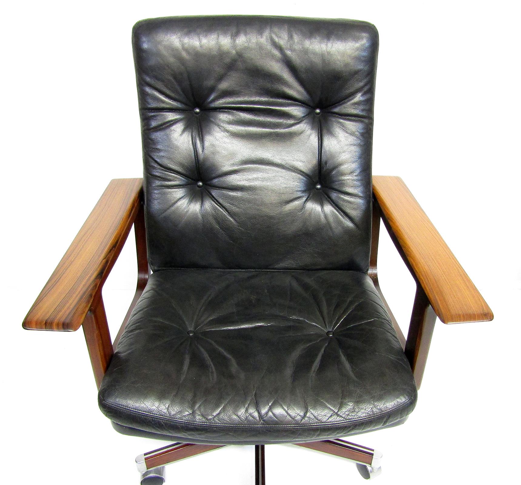 Danish Executive Office Chair in Leather & Rosewood by Arne Vodder for Sibast 4