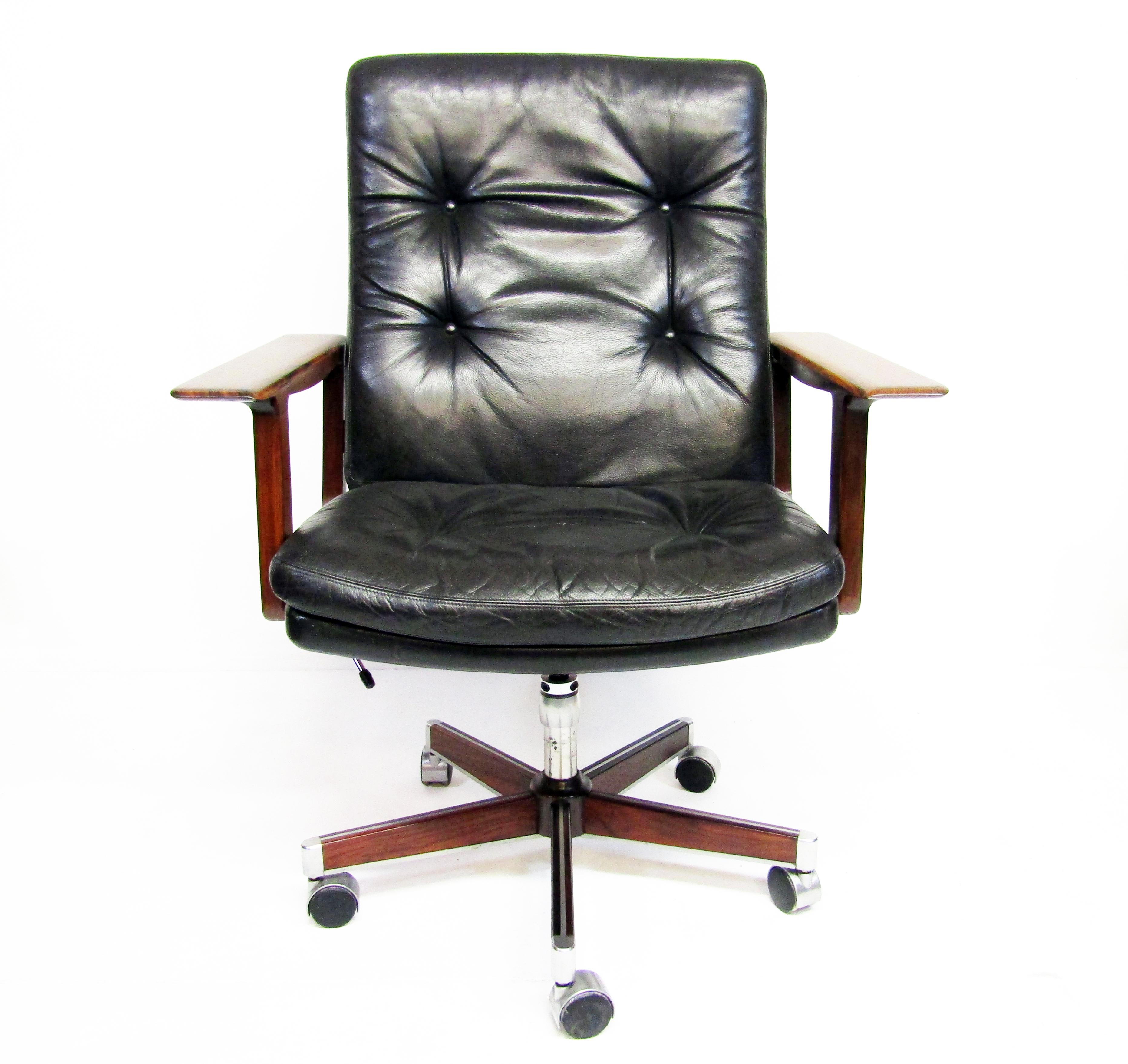 Scandinavian Modern Danish Executive Office Chair in Leather & Rosewood by Arne Vodder for Sibast
