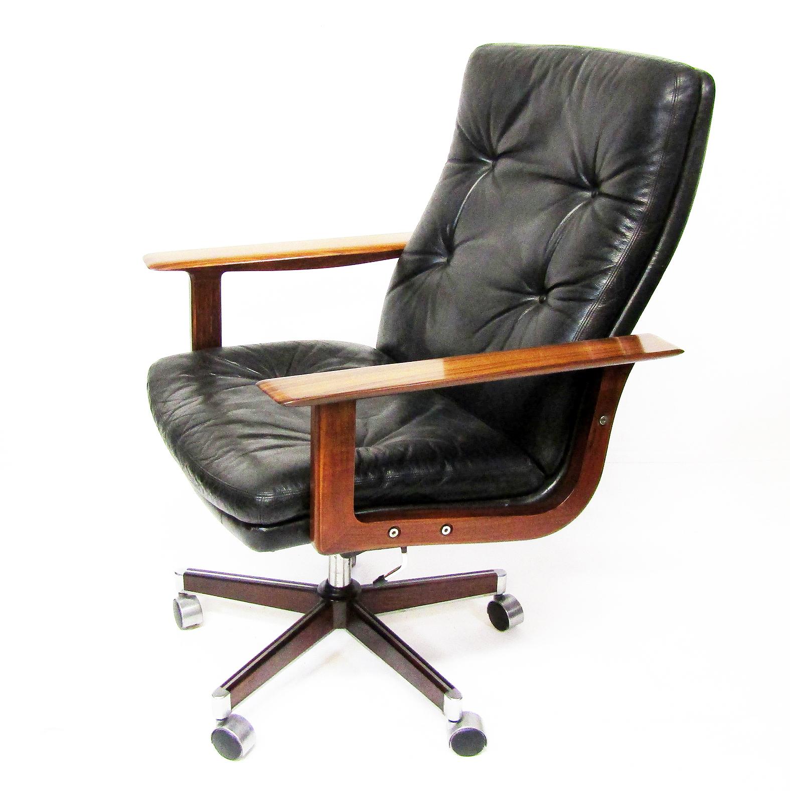 Danish Executive Office Chair in Leather & Rosewood by Arne Vodder for Sibast In Good Condition In Shepperton, Surrey
