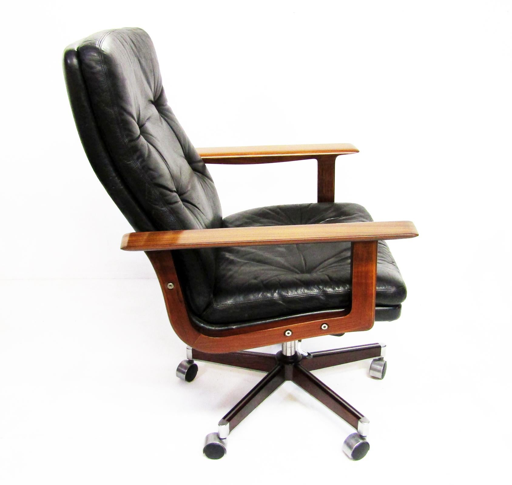 20th Century Danish Executive Office Chair in Leather & Rosewood by Arne Vodder for Sibast