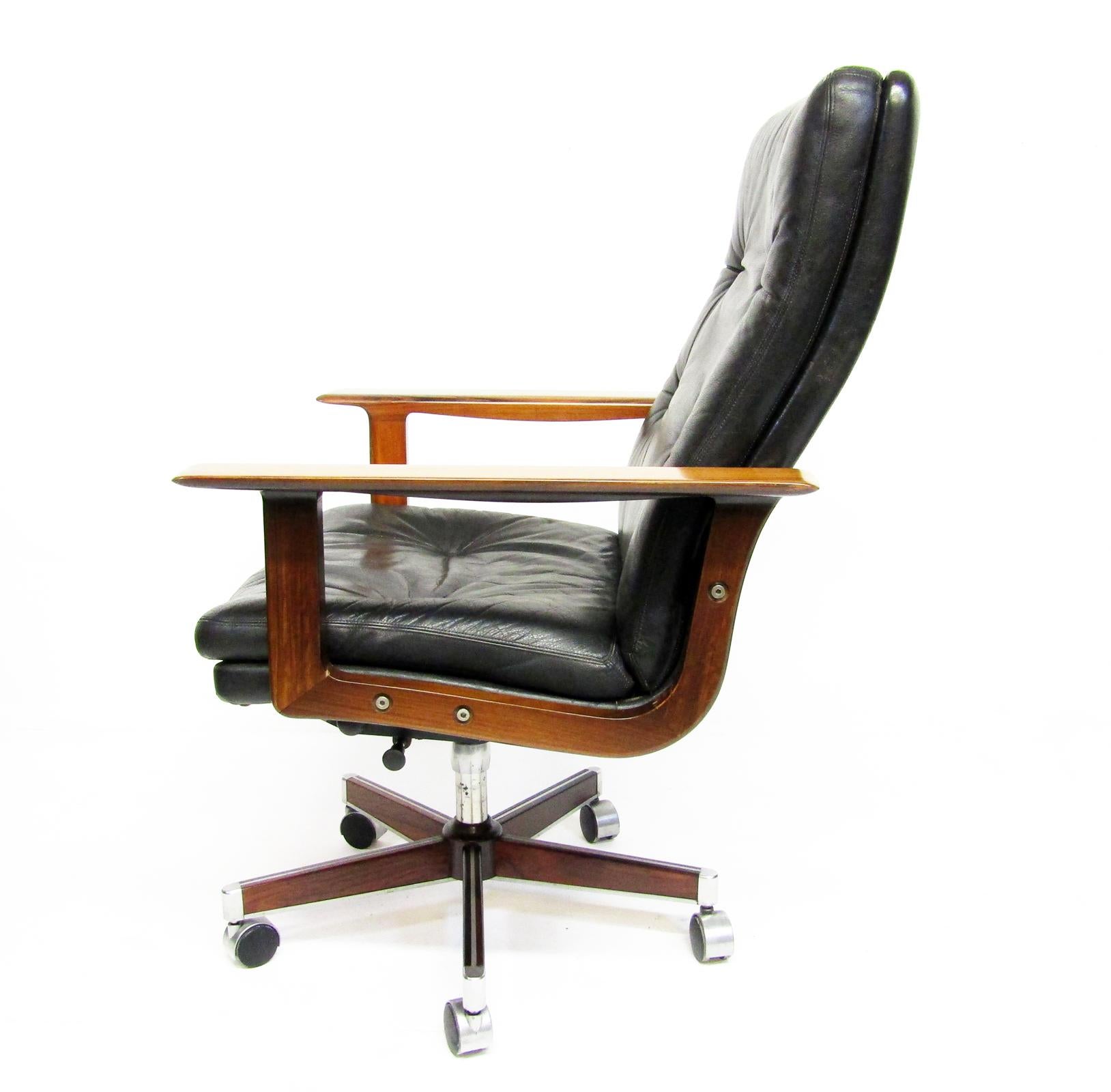 Danish Executive Office Chair in Leather & Rosewood by Arne Vodder for Sibast 2