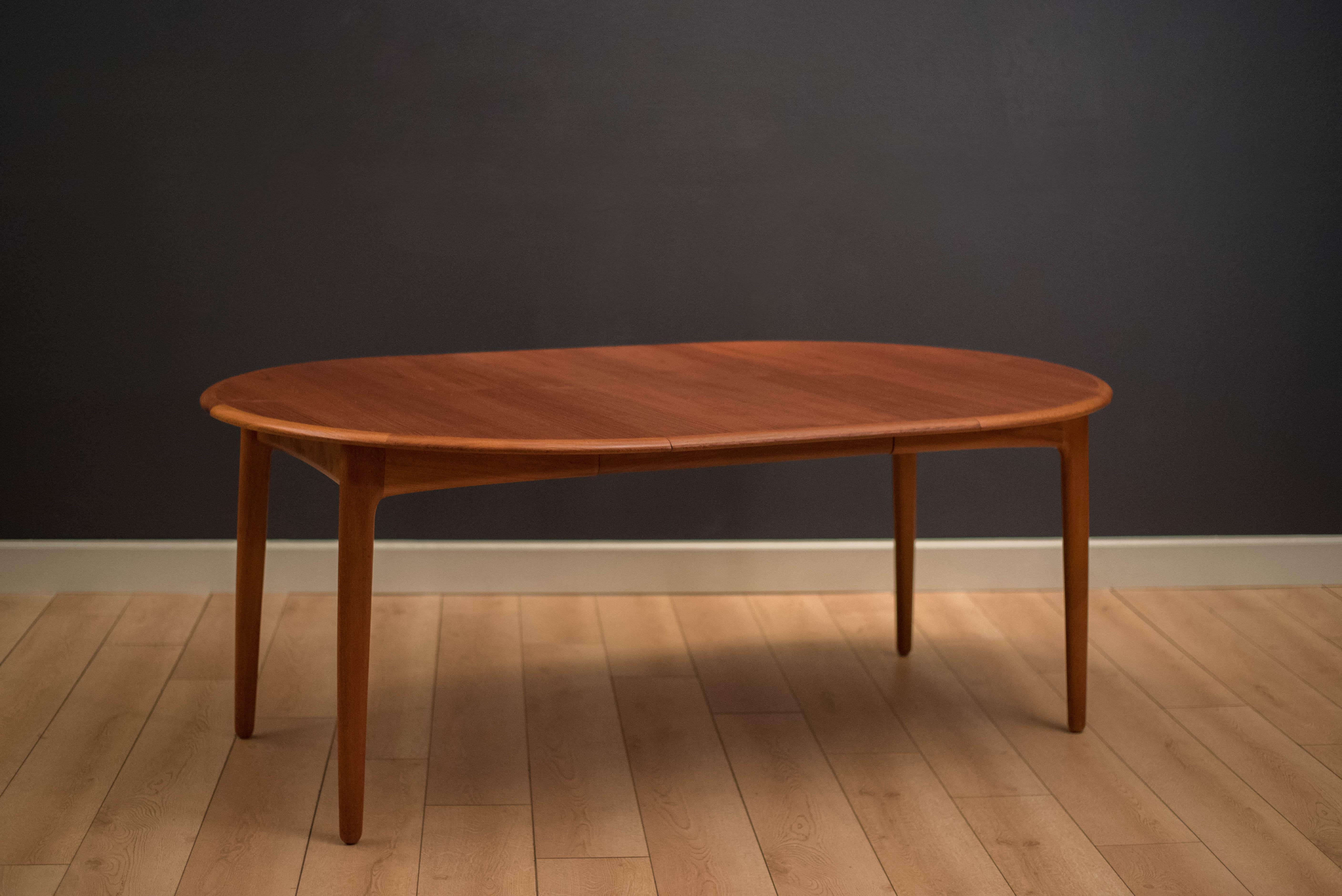 Danish Expandable Teak Dining Table by Svend Madsen In Good Condition In San Jose, CA