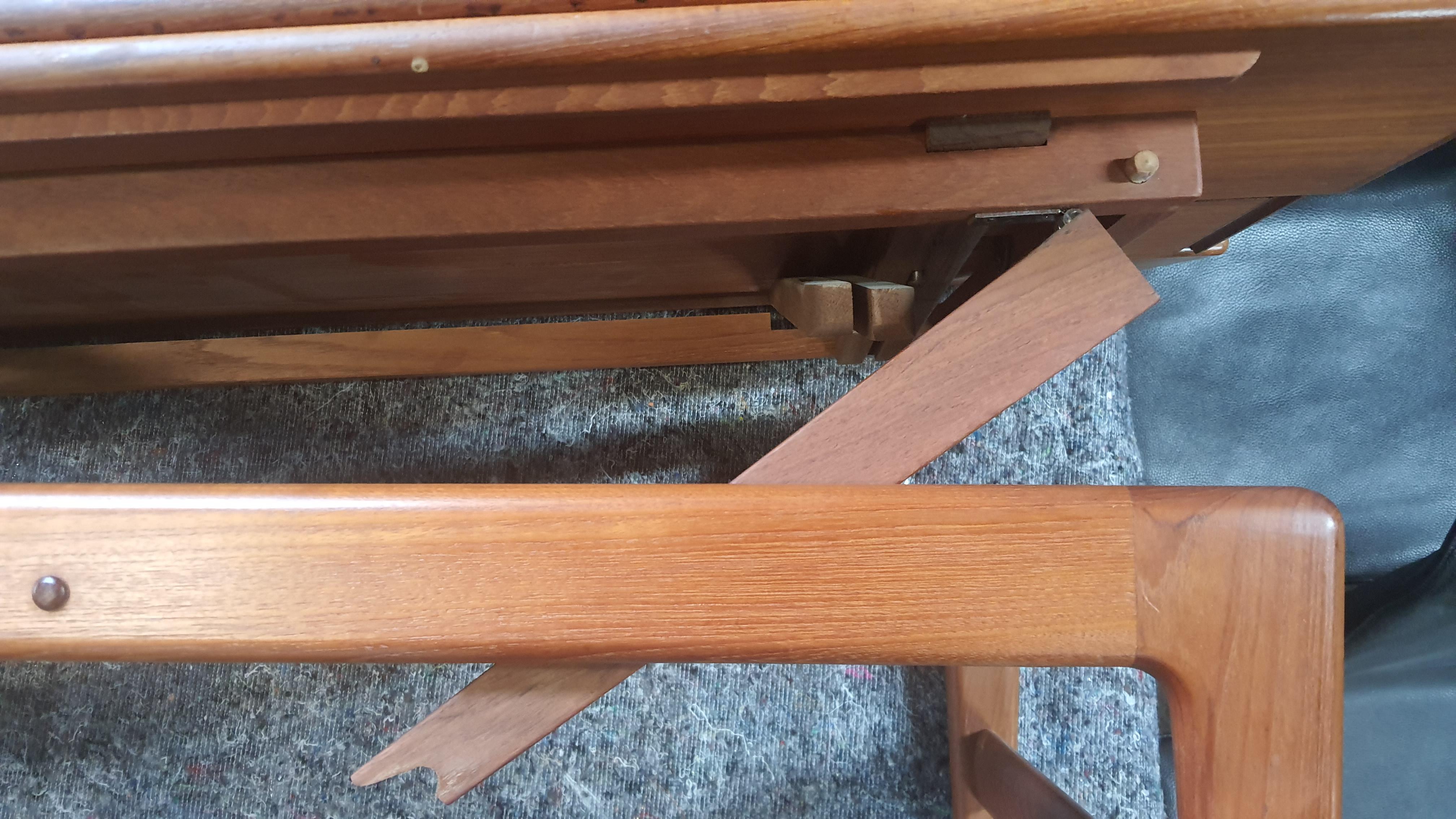 Dänischer ausziehbarer und verwandelbarer Tisch, hoch und niedrig, Teakholz, Kai Kristiansen. im Angebot 10