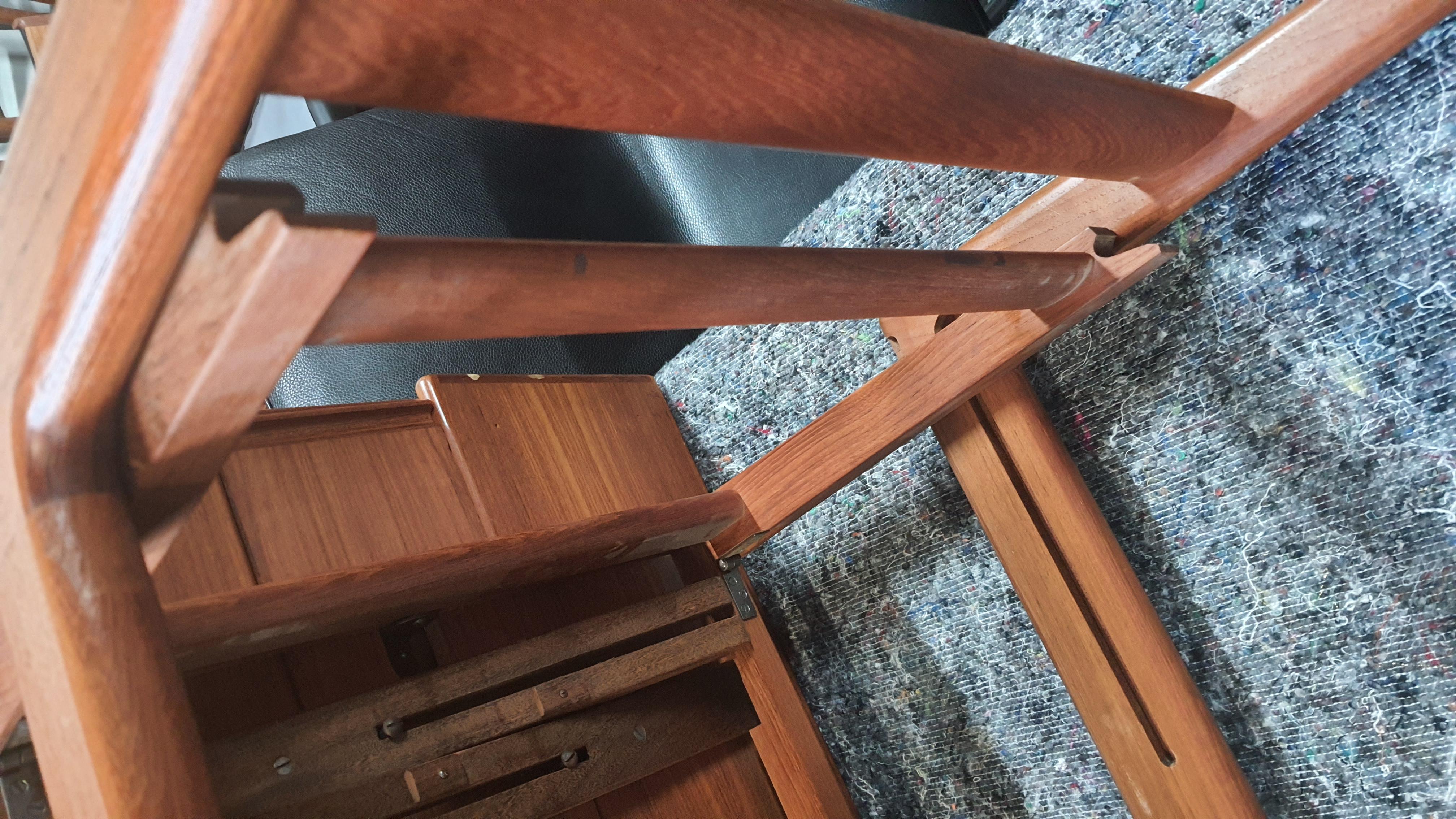 Dänischer ausziehbarer und verwandelbarer Tisch, hoch und niedrig, Teakholz, Kai Kristiansen. im Angebot 12
