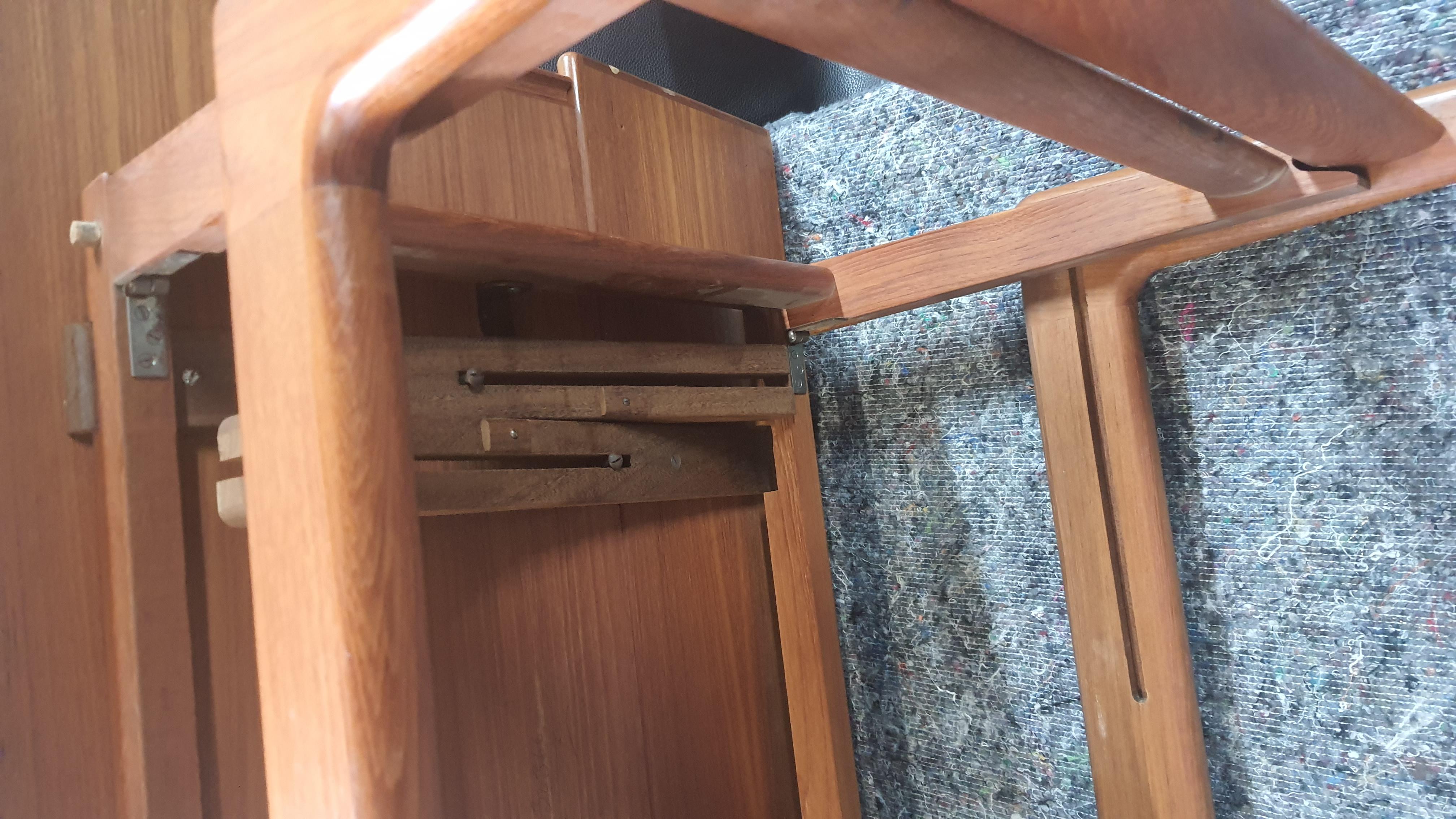 Dänischer ausziehbarer und verwandelbarer Tisch, hoch und niedrig, Teakholz, Kai Kristiansen. im Angebot 14
