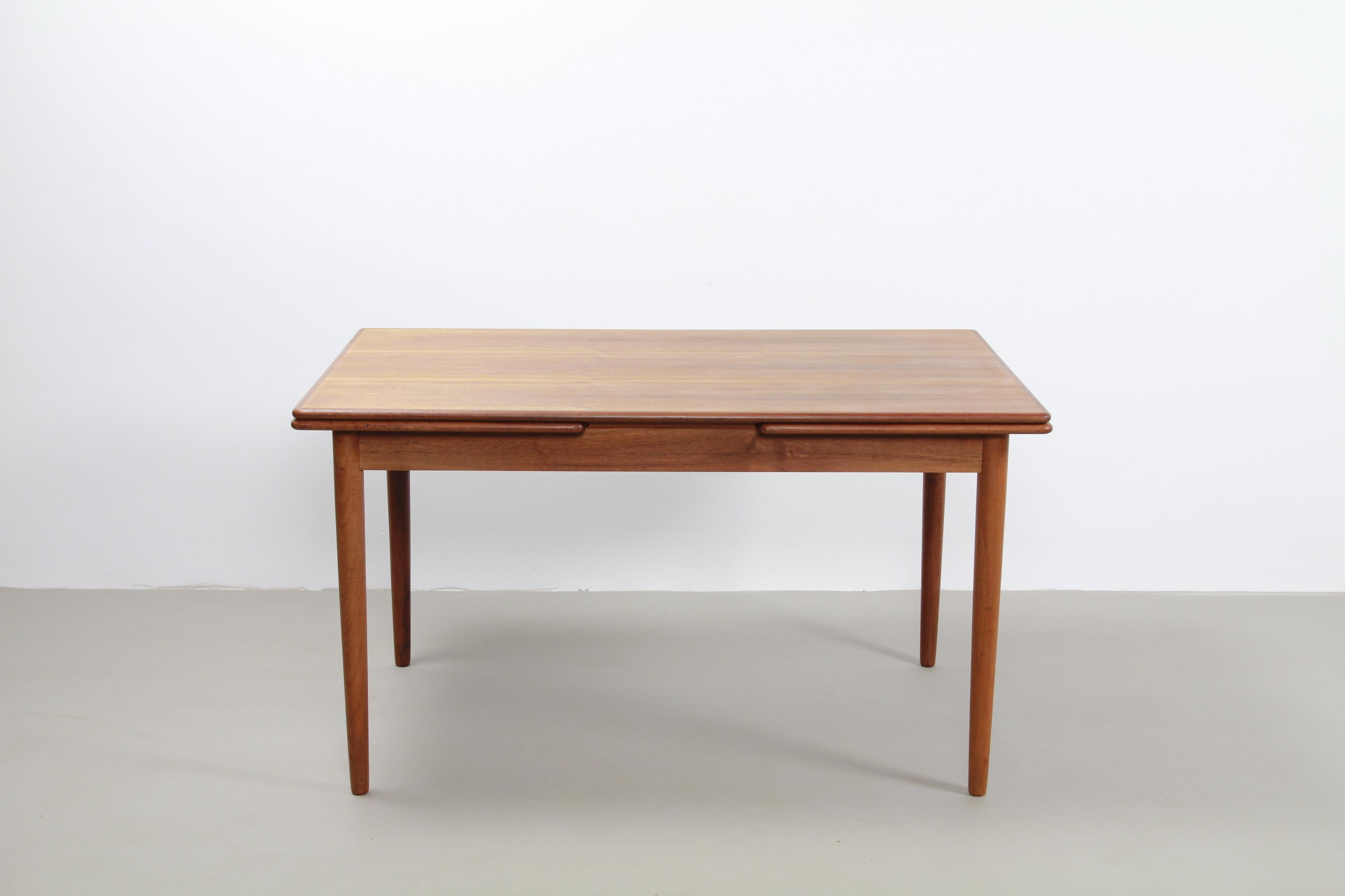 Mid-Century Modern Danish Extendable Design Dining Table in Teak with 2 Extensions by Møller, 1960s