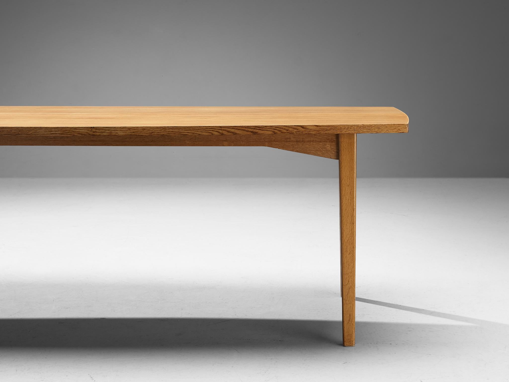 Danish Extendable Dining Table in Oak  For Sale 4