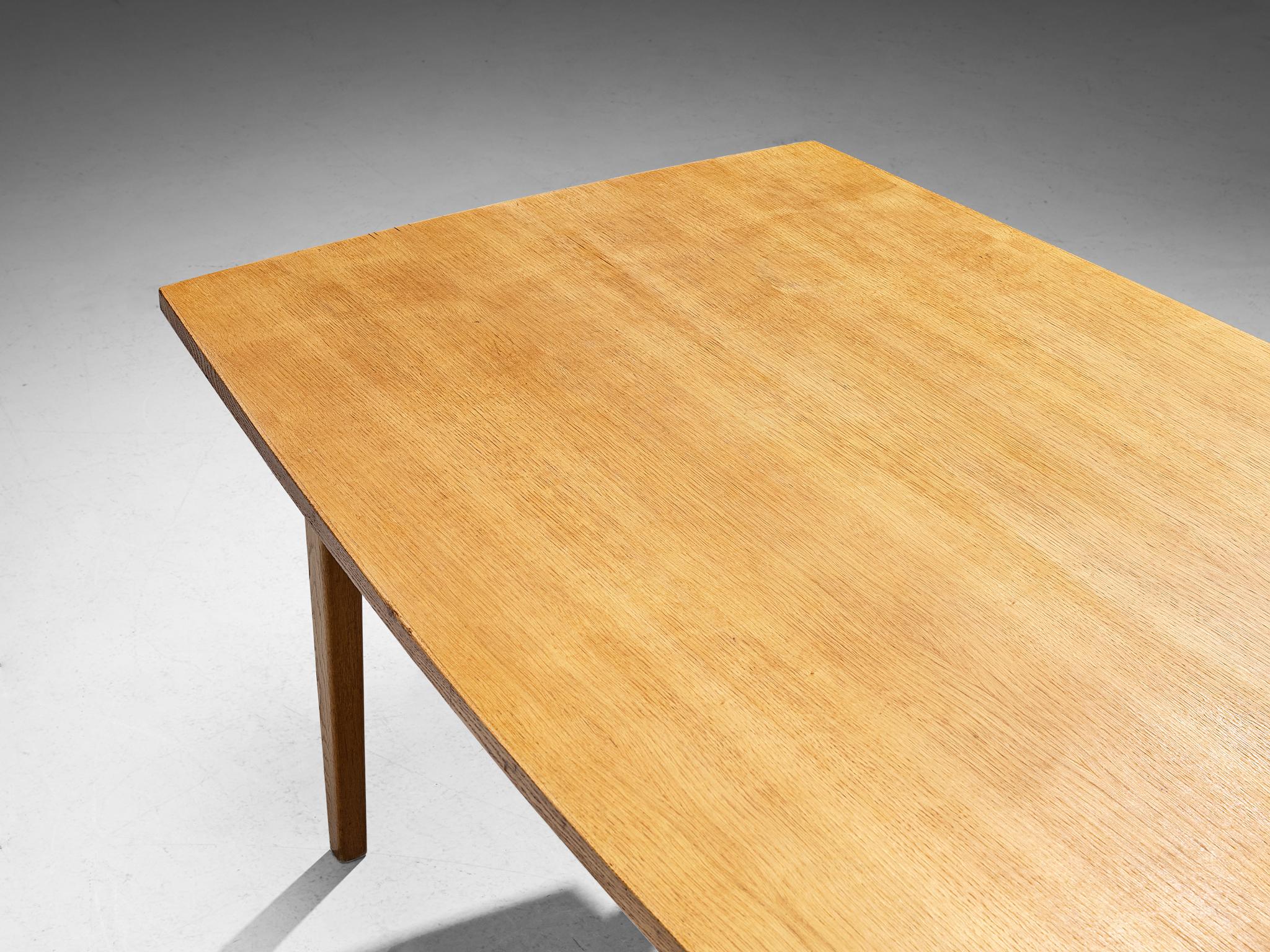 Mid-20th Century Danish Extendable Dining Table in Oak  For Sale