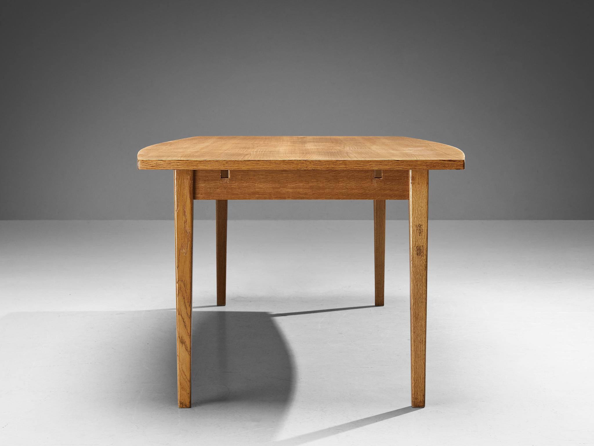 Danish Extendable Dining Table in Oak  For Sale 1