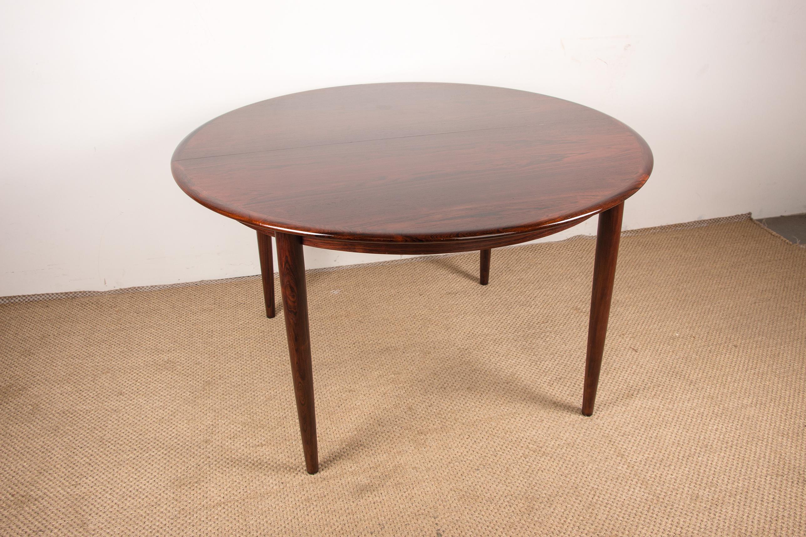 Scandinavian Modern Danish Extendable Dining Table in Rio Rosewood Model 55, Arne Vodder for Sibast For Sale