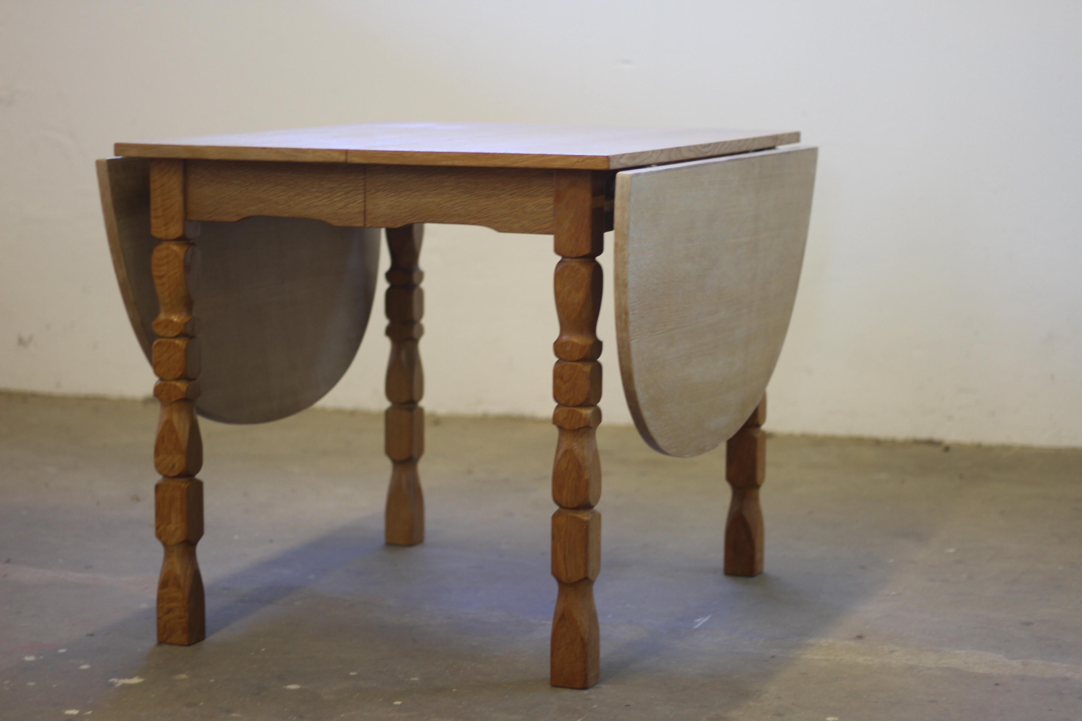 Mid-Century Modern Danish Extendable Dining Table with leafs in Oak style of Henning Kjærnulf, 1960 For Sale