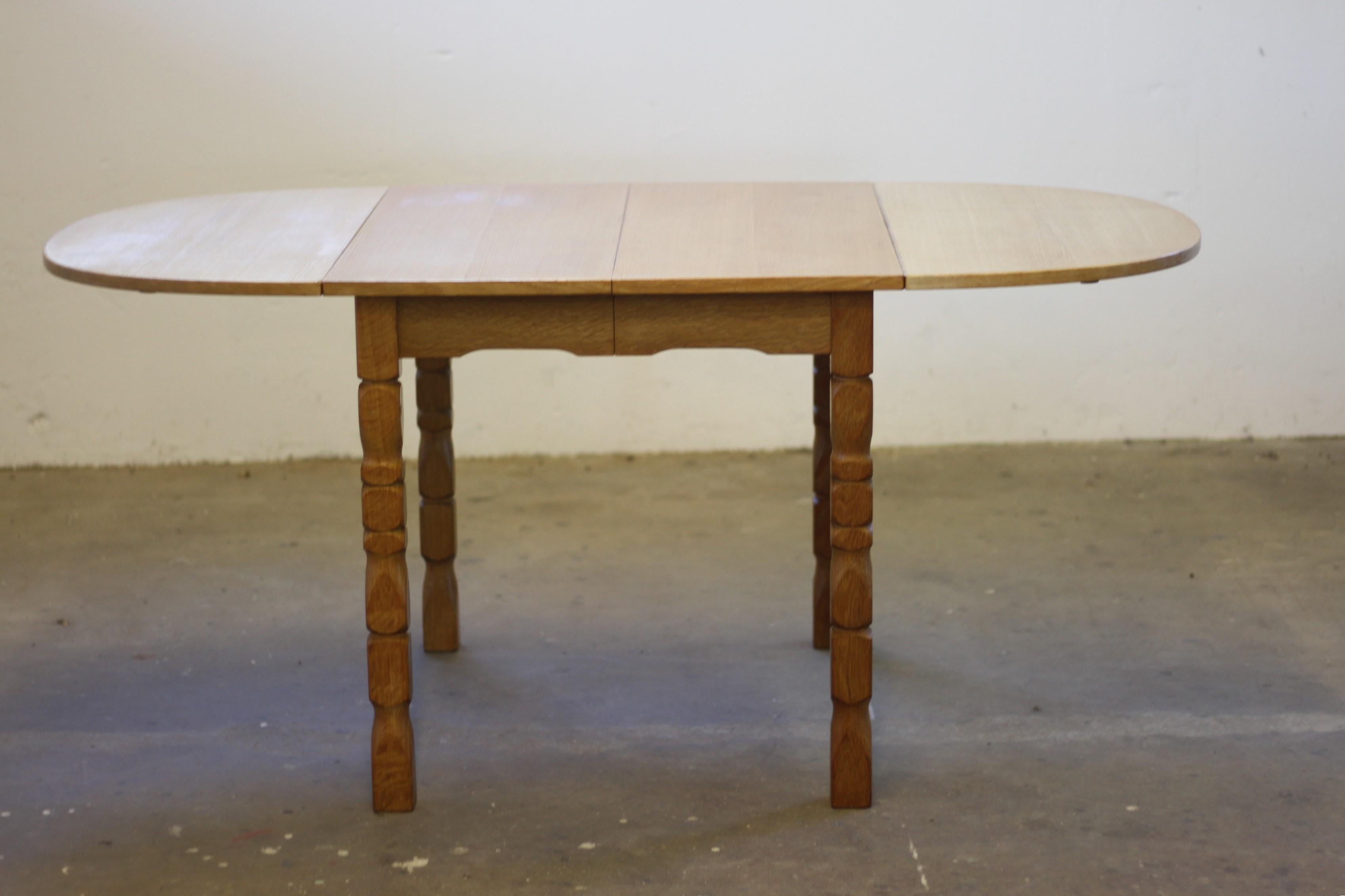 Danish Extendable Dining Table with leafs in Oak style of Henning Kjærnulf, 1960 For Sale 4