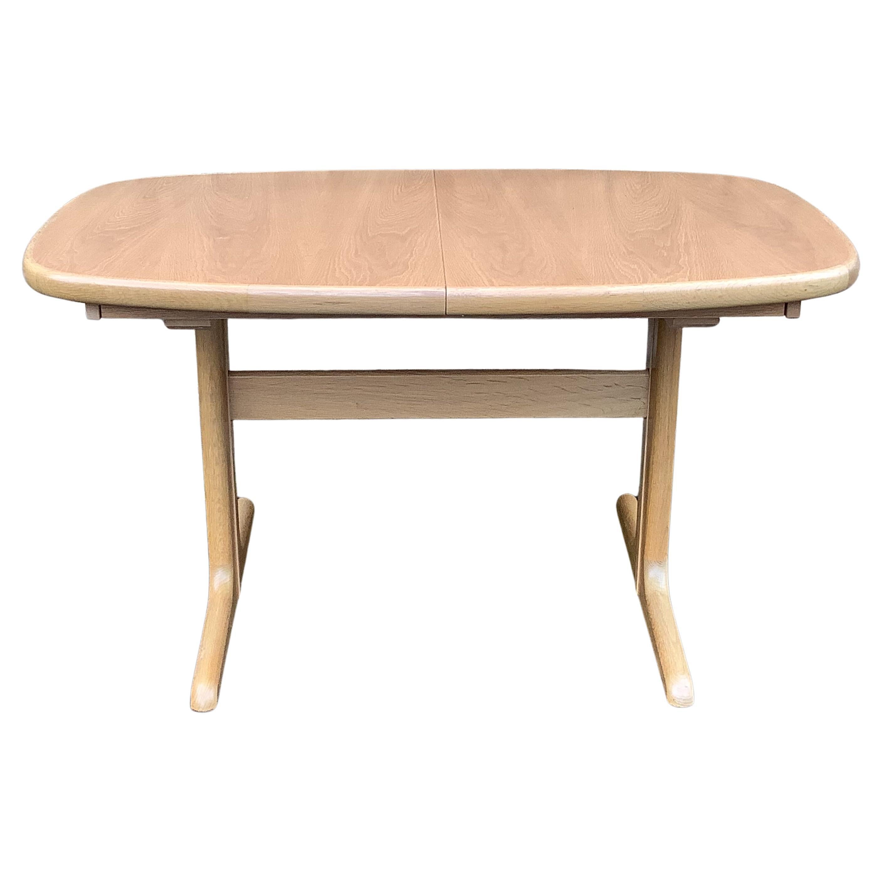 Danish extendable  dinning table  For Sale