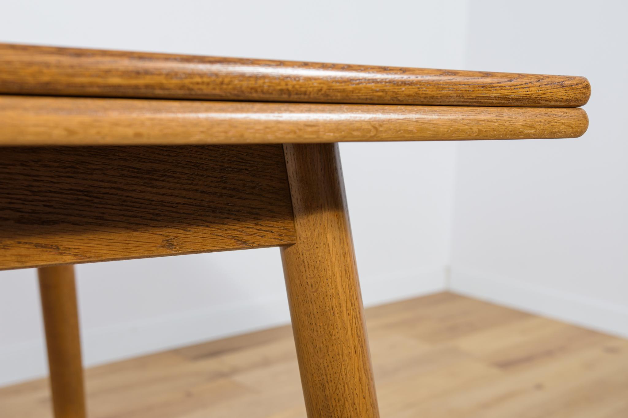 Danish Extendable Oak Dining Table, 1960s For Sale 12