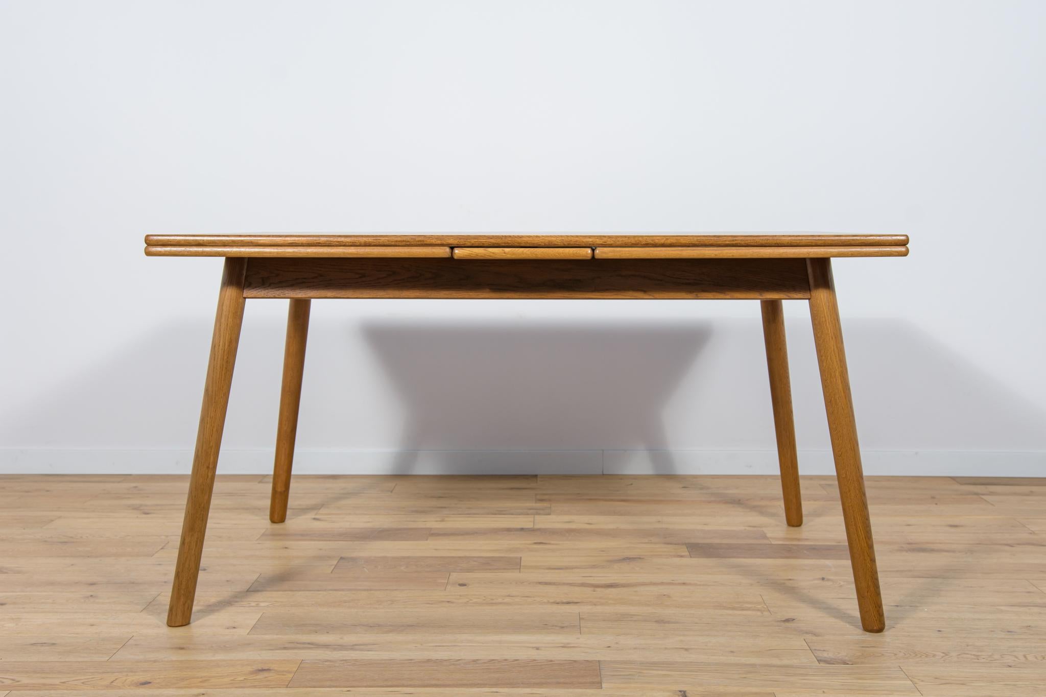 Mid-Century Modern Danish Extendable Oak Dining Table, 1960s For Sale