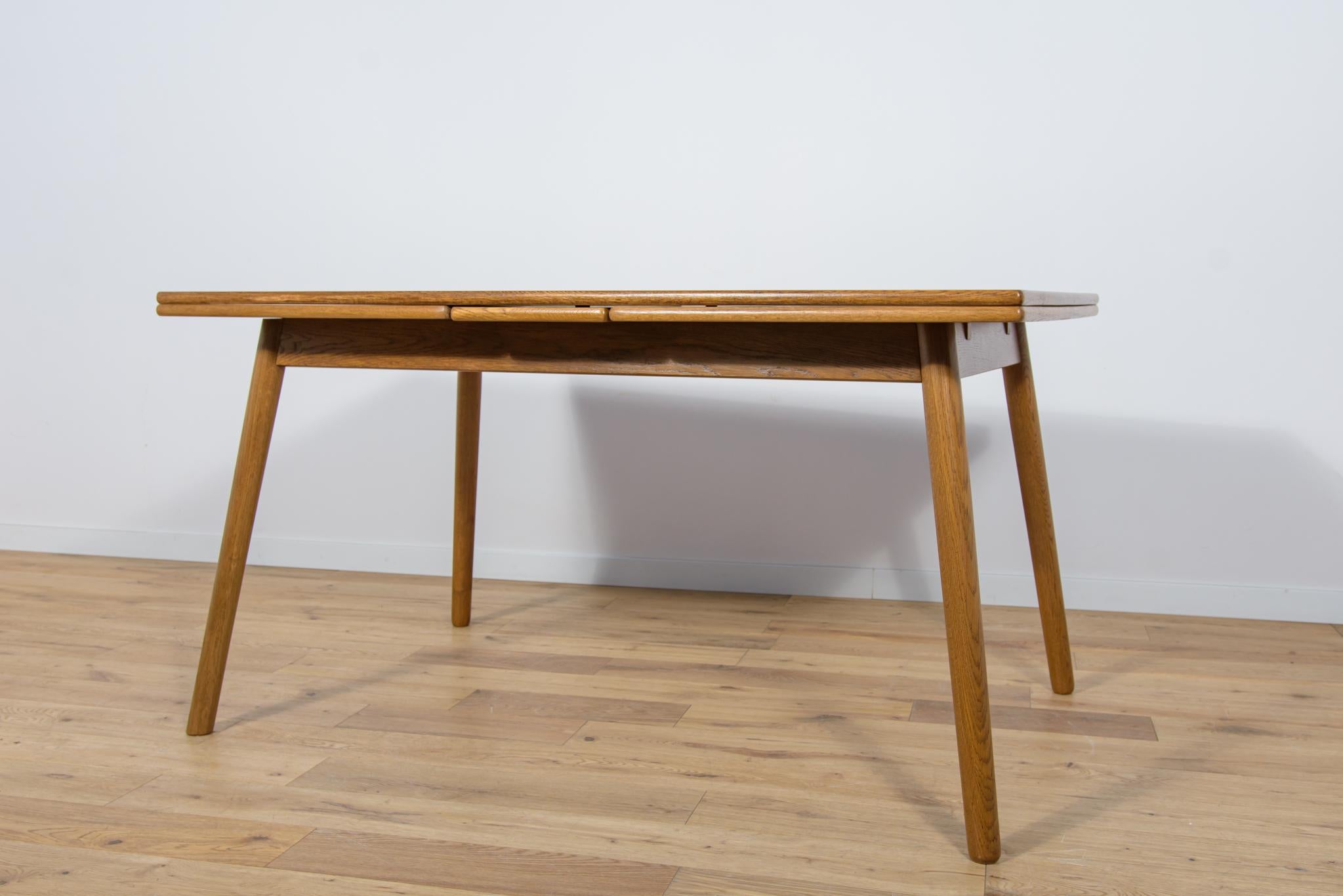 Danish Extendable Oak Dining Table, 1960s In Excellent Condition For Sale In GNIEZNO, 30
