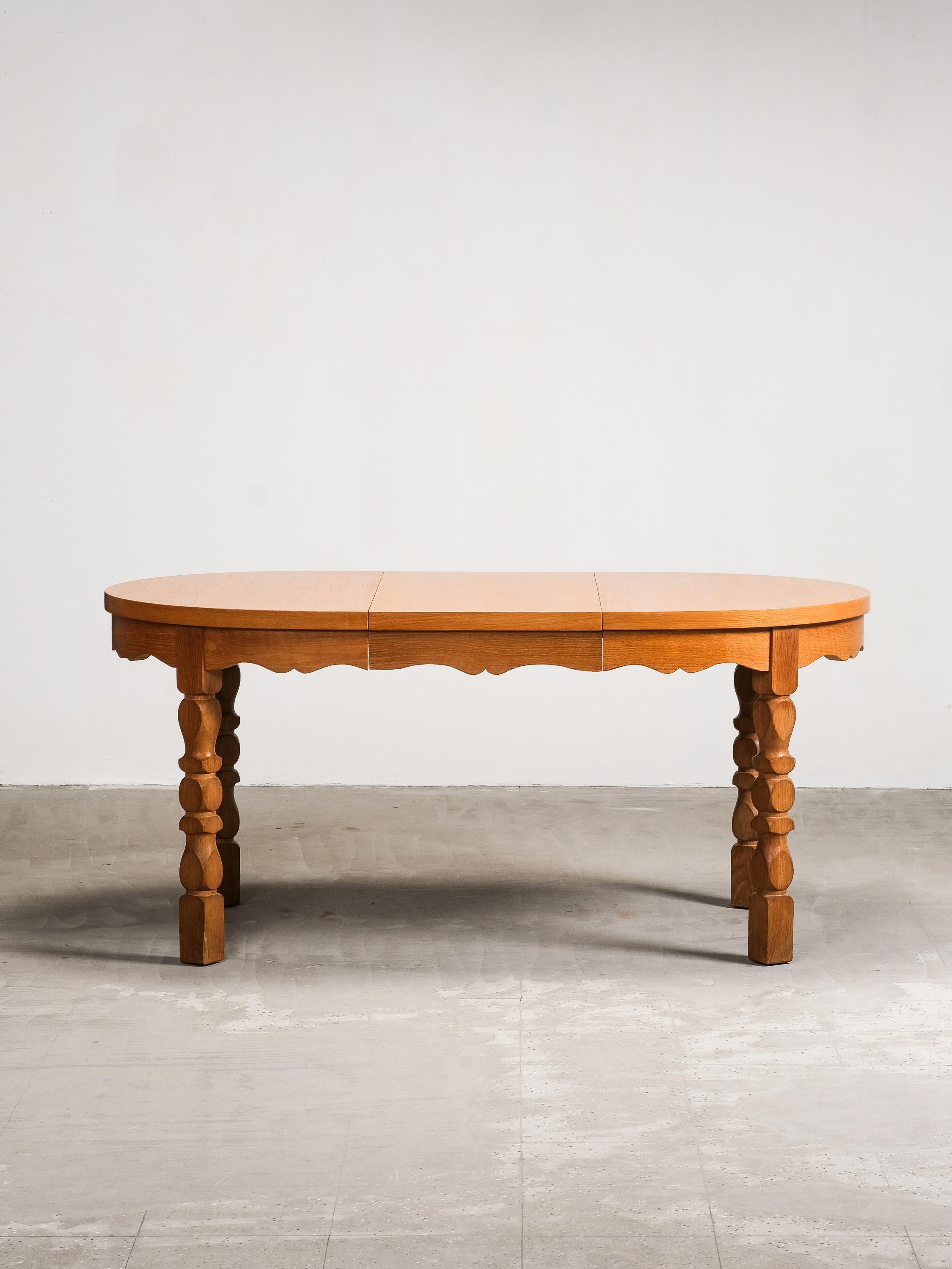 Designed in Denmark in the 1960s, this extendable oak dining table by CJ Rosengaarden is a beautiful marriage of Scandinavian modern simplicity and traditional craftsmanship. The warm oak veneer tabletop features soft, oval edges, while the boldly