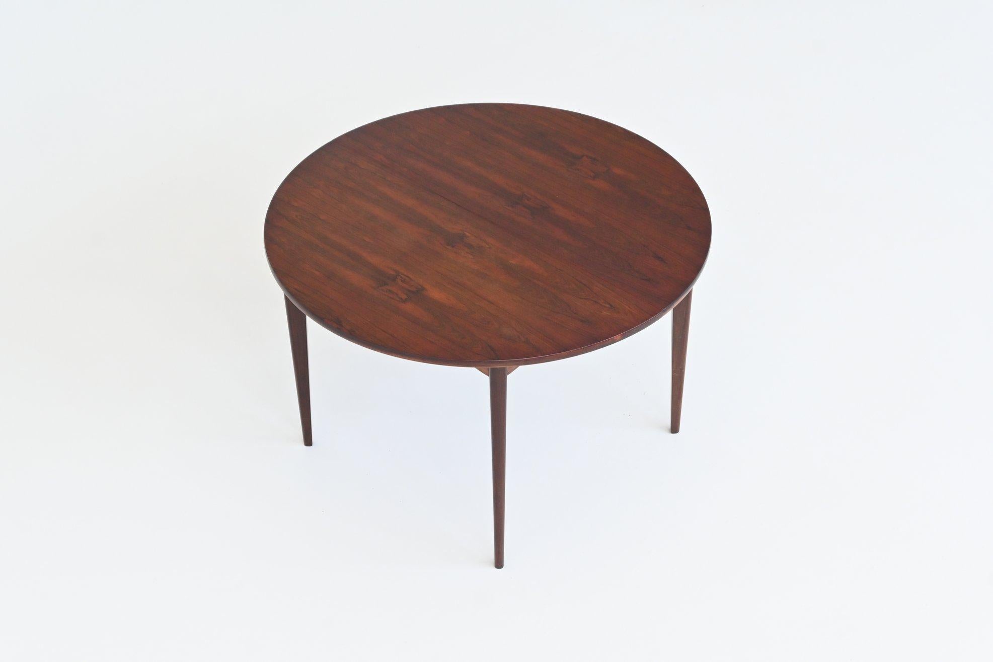 Danish extendable oval shaped dining table in rosewood Denmark 1960 3