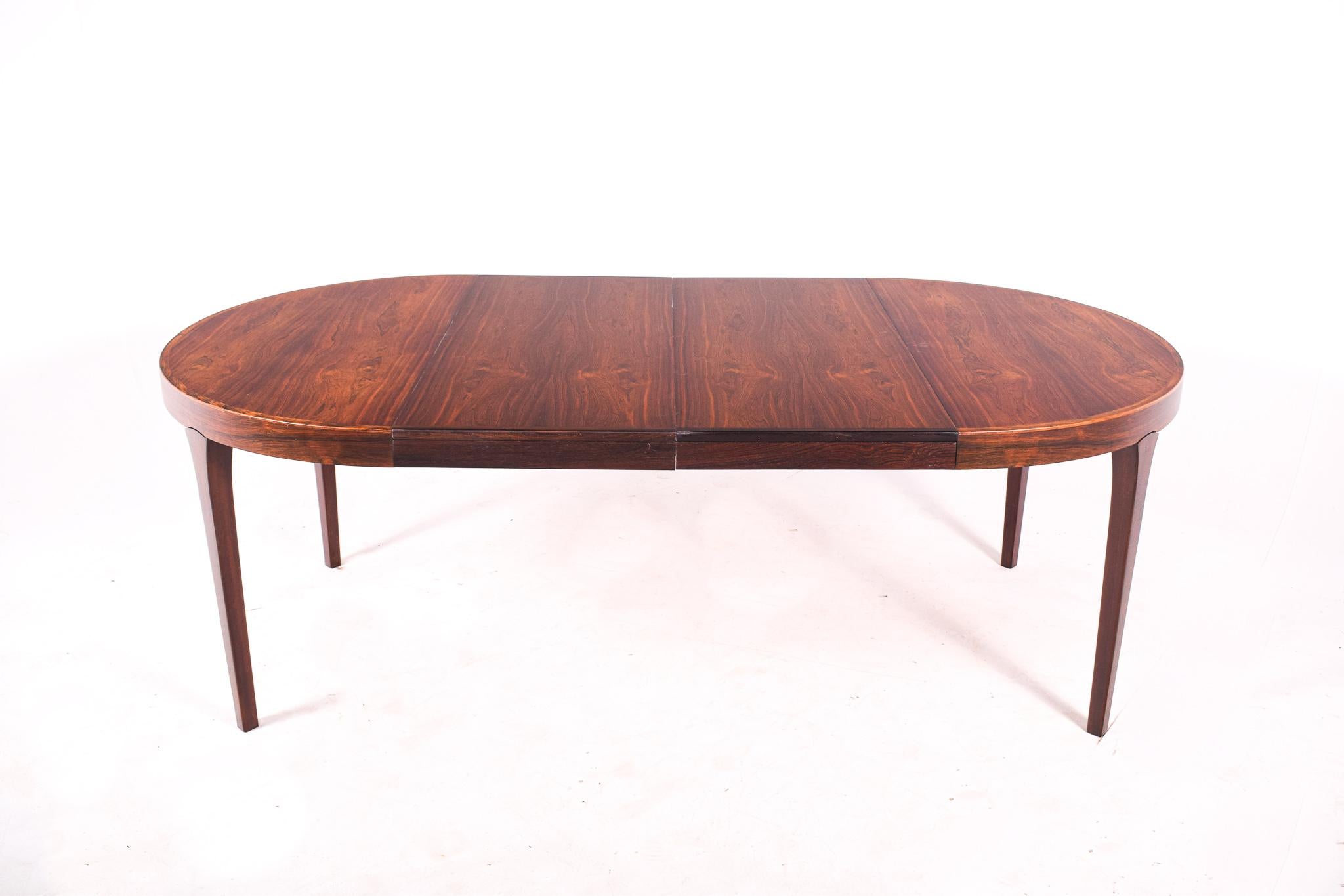 round rosewood dining table