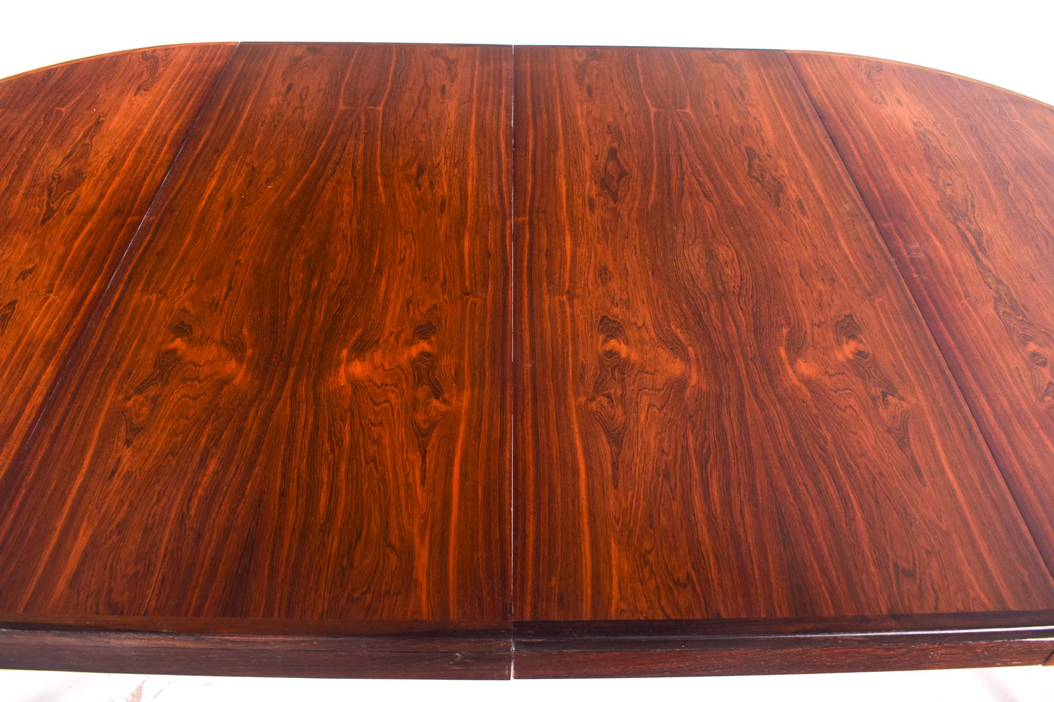 Scandinavian Modern Danish Extendable Round Dining Table in Rosewood