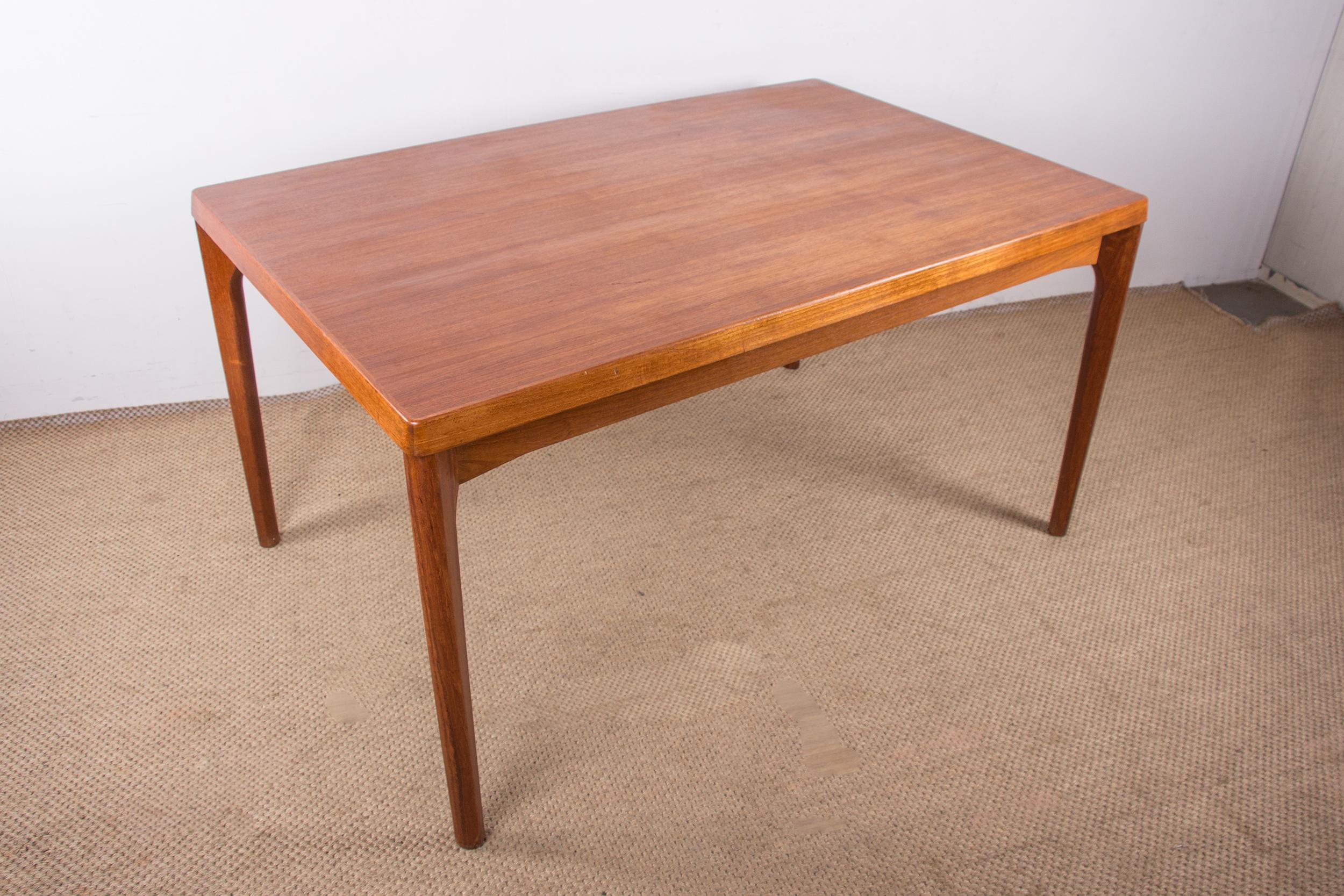 Danish extendable teak dining table by Henning Kjaernulf for Vejle Stole 1960. For Sale 4