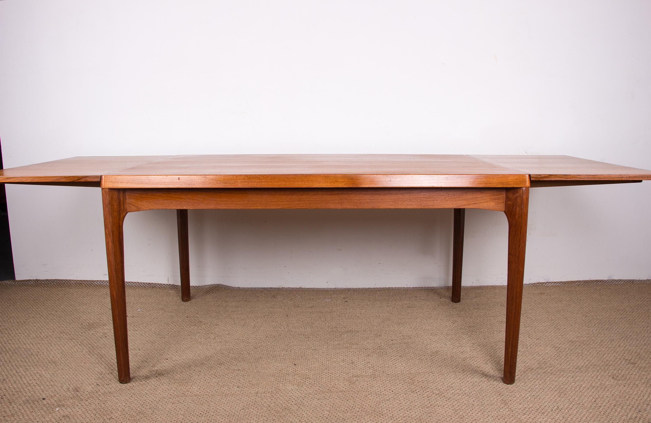 Danish extendable teak dining table by Henning Kjaernulf for Vejle Stole 1960. For Sale 9