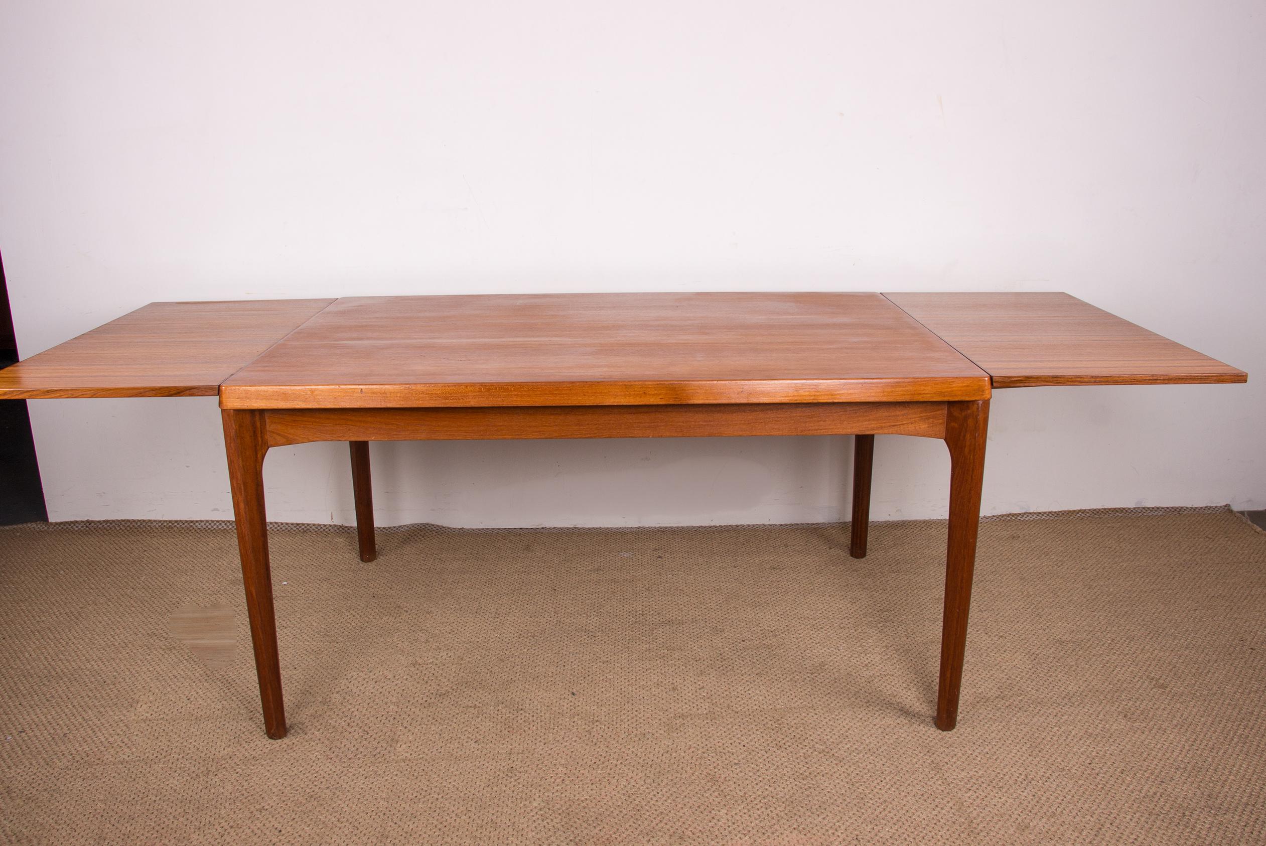 Danish extendable teak dining table by Henning Kjaernulf for Vejle Stole 1960. For Sale 10