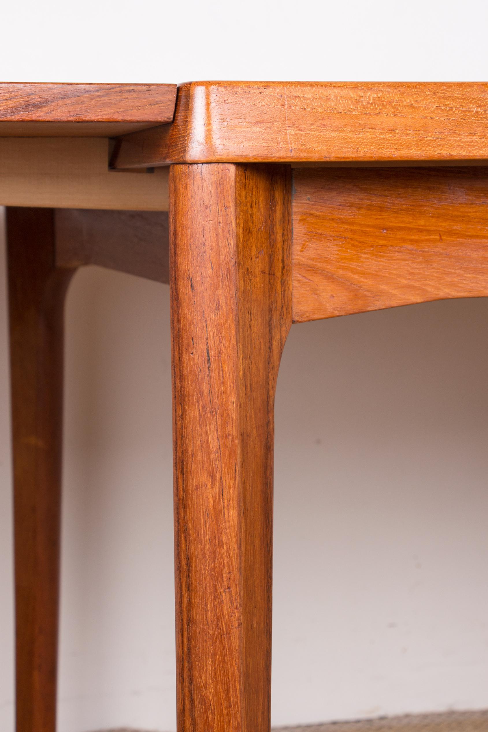 Mesa de comedor danesa extensible de teca, por Henning Kjaernulf para Vejle Stole 1960. en venta 12