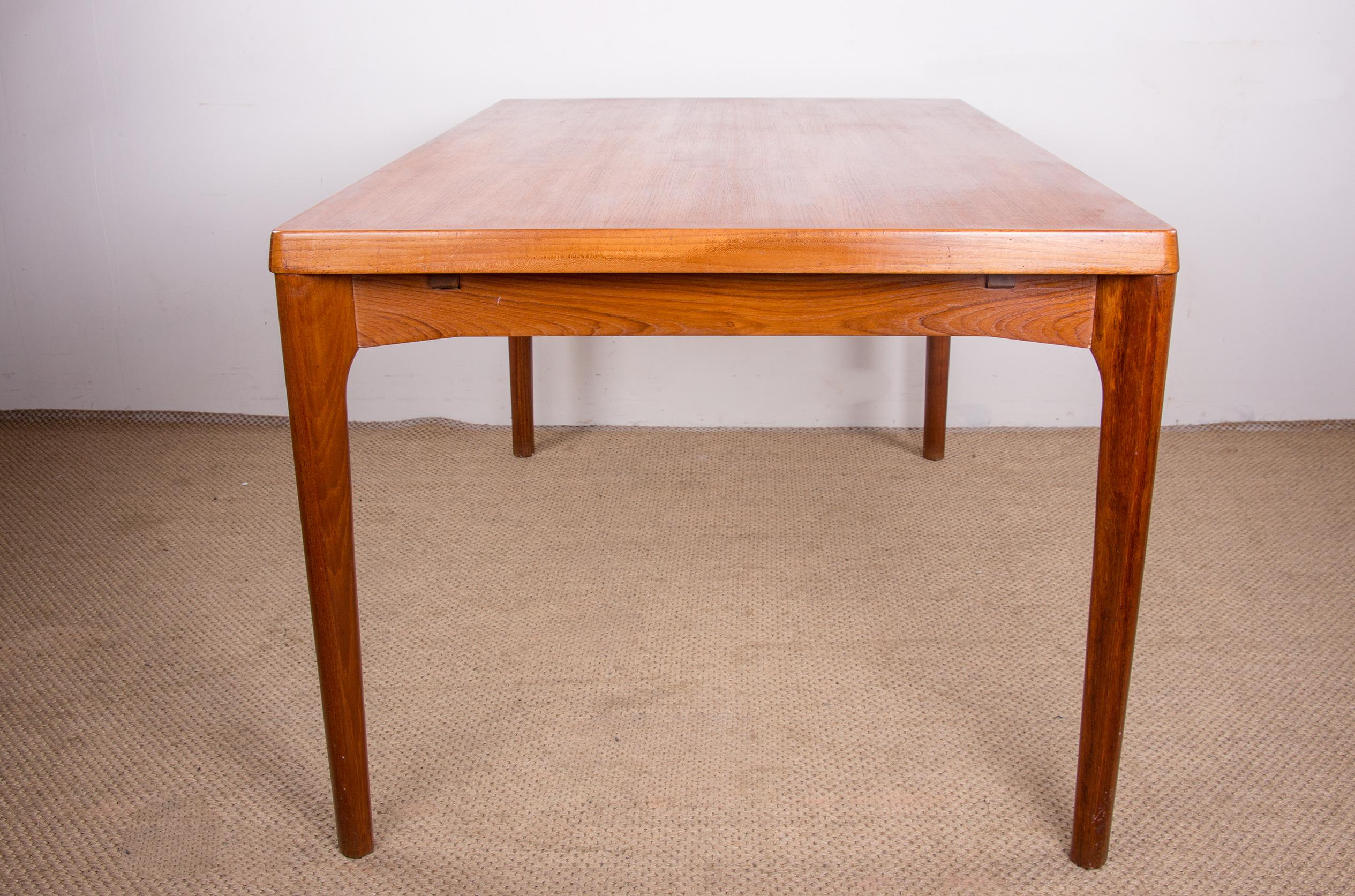Danish extendable teak dining table by Henning Kjaernulf for Vejle Stole 1960. For Sale 14