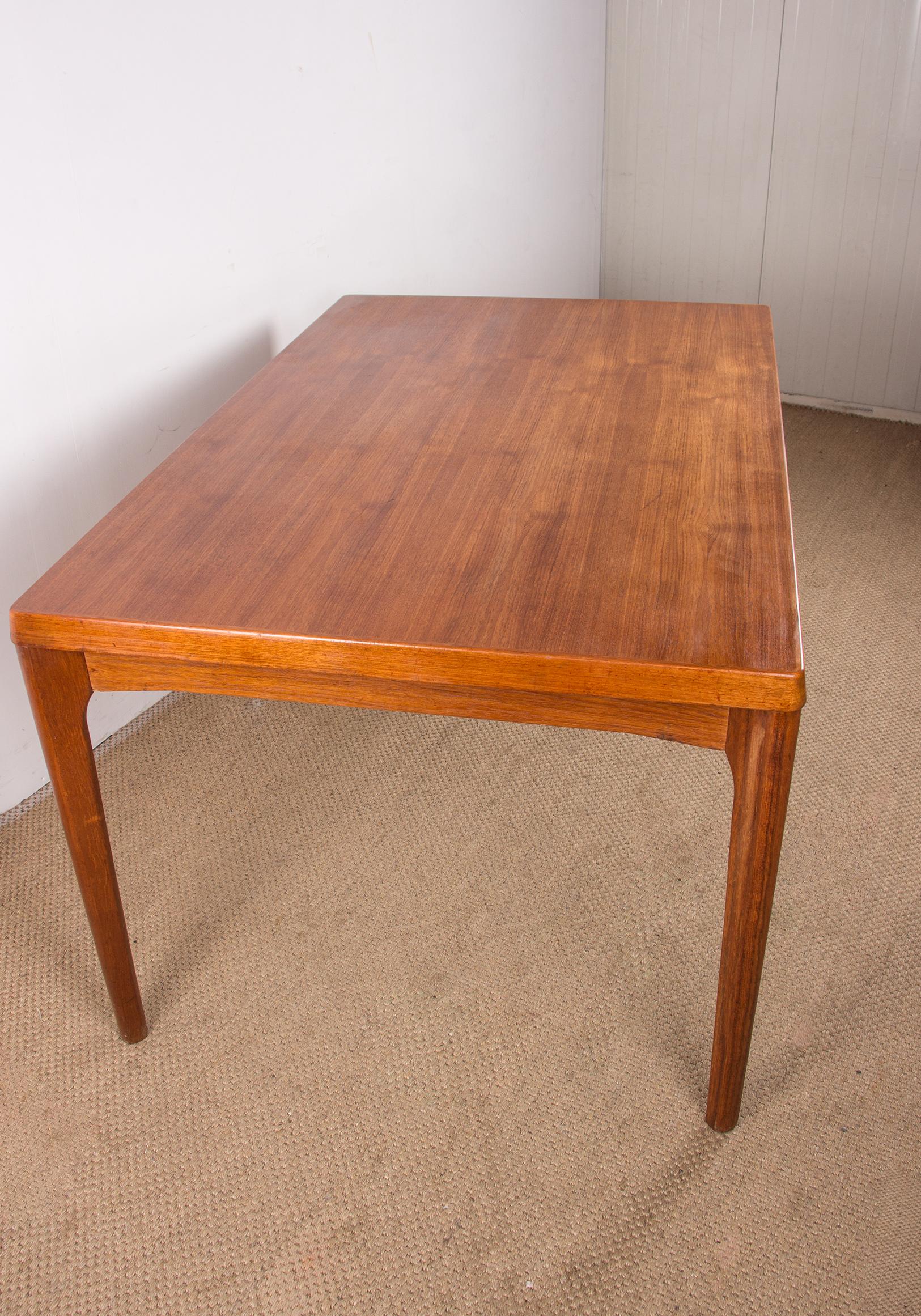 Mesa de comedor danesa extensible de teca, por Henning Kjaernulf para Vejle Stole 1960. en venta 2