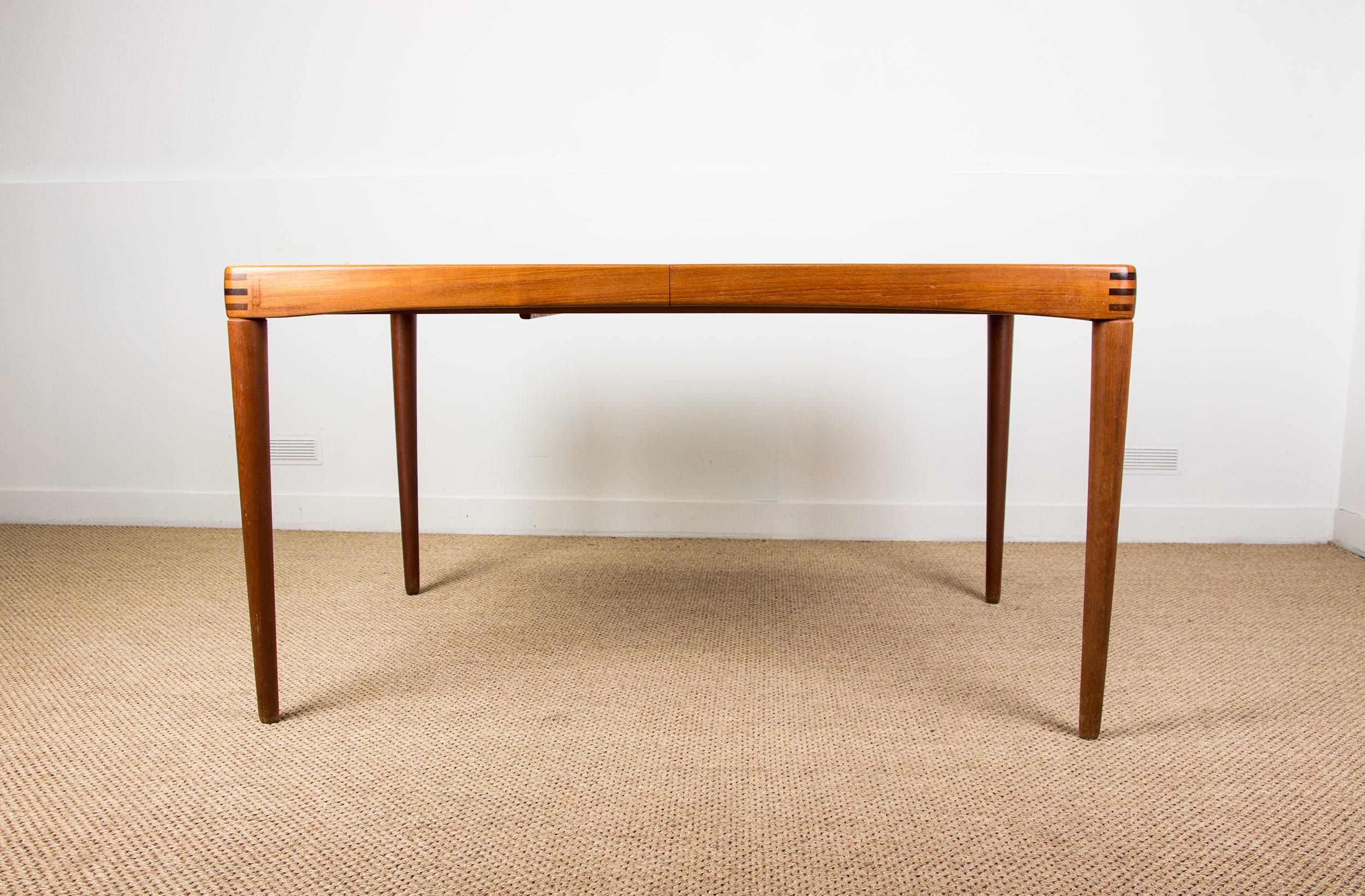 Danish Extendable Teak Dining Table by Henry Walter Klein for Bramin. In Good Condition For Sale In JOINVILLE-LE-PONT, FR