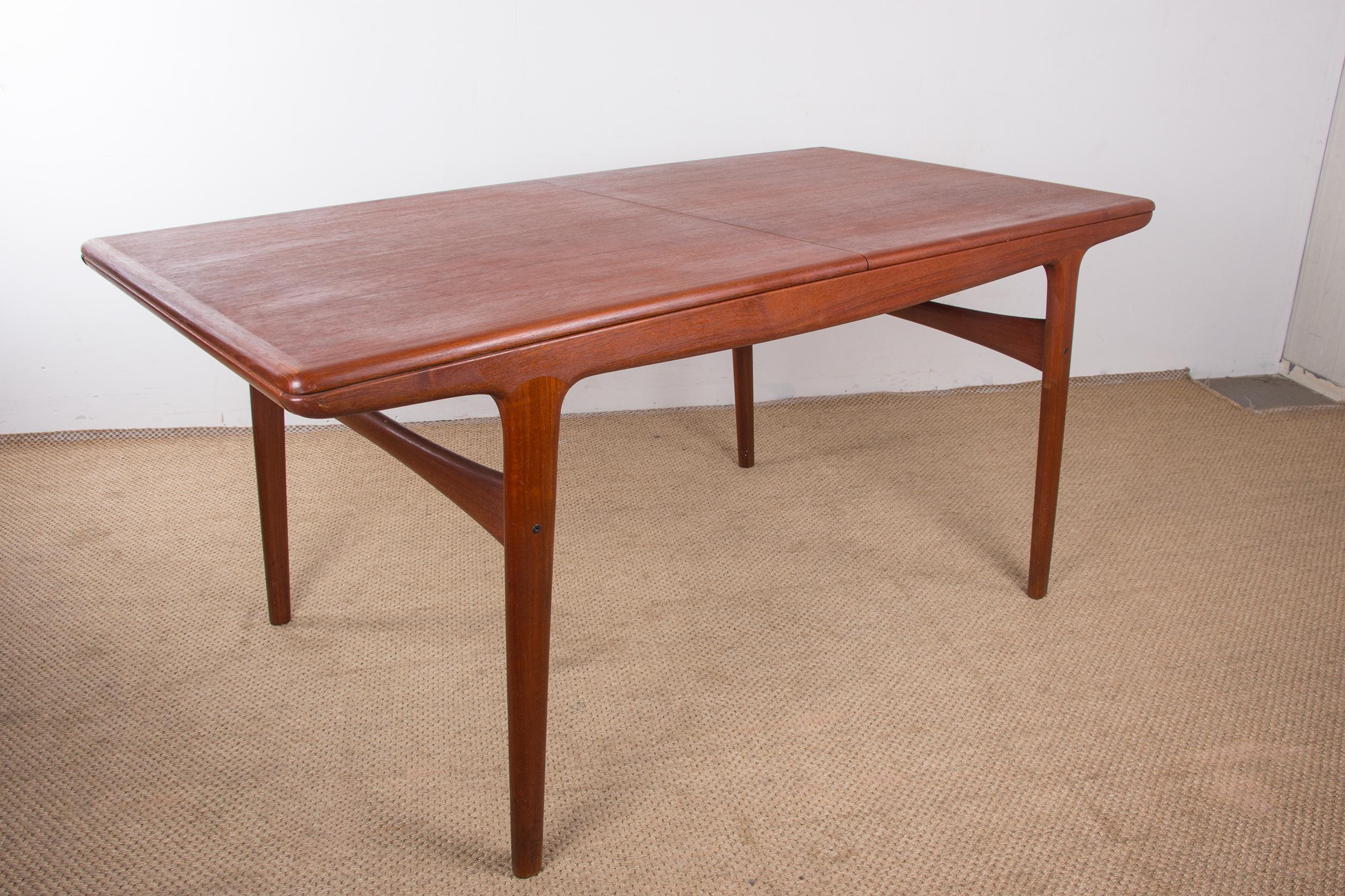 Danish Extendable Teak Dining Table model 217 by Arne Hovmand Olsen for Mogens K 9