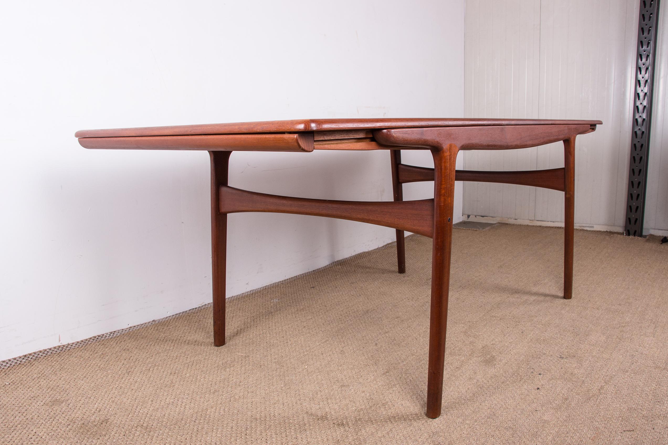 Danish Extendable Teak Dining Table model 217 by Arne Hovmand Olsen for Mogens K 13