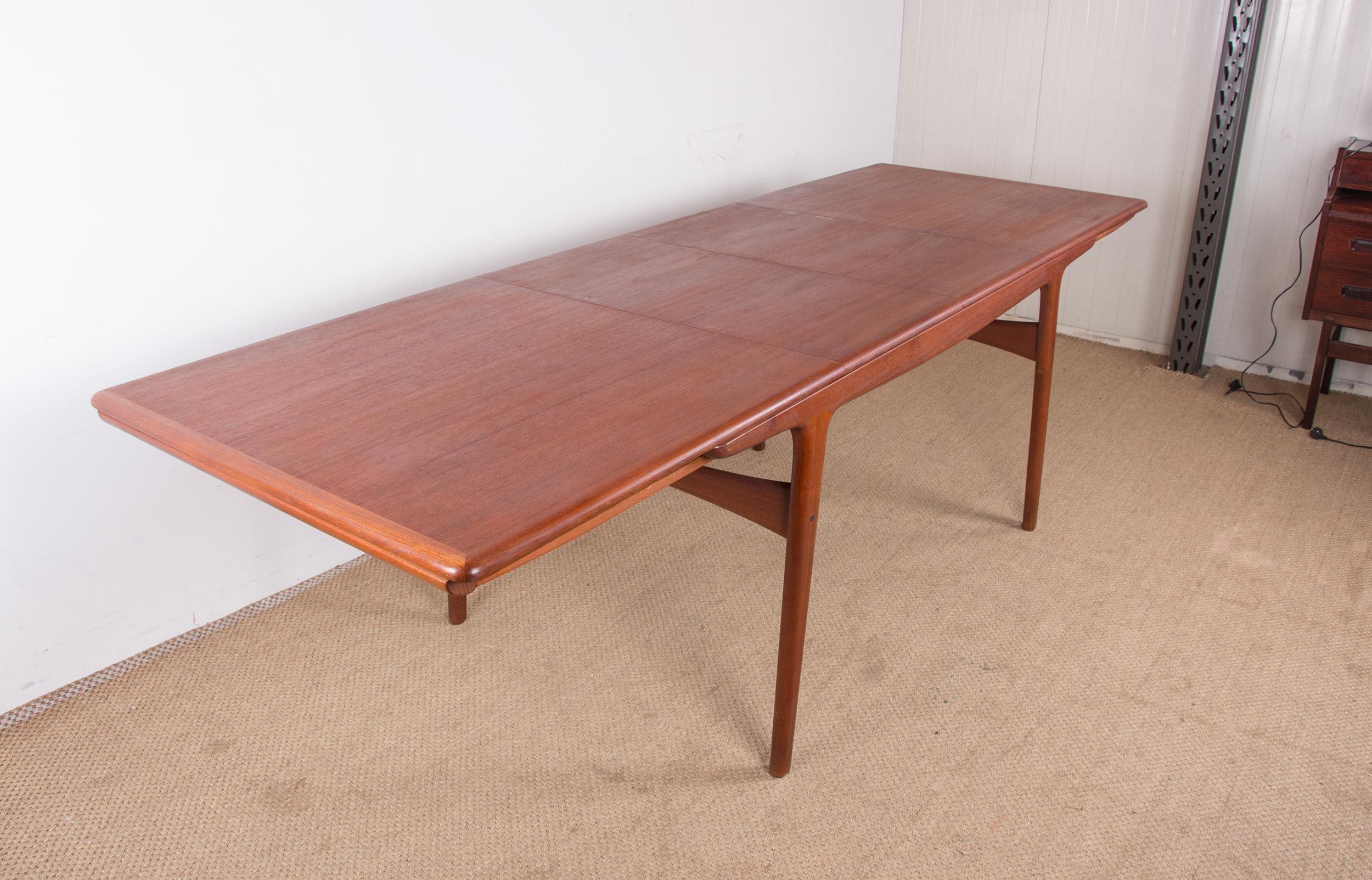 Danish Extendable Teak Dining Table model 217 by Arne Hovmand Olsen for Mogens K 15