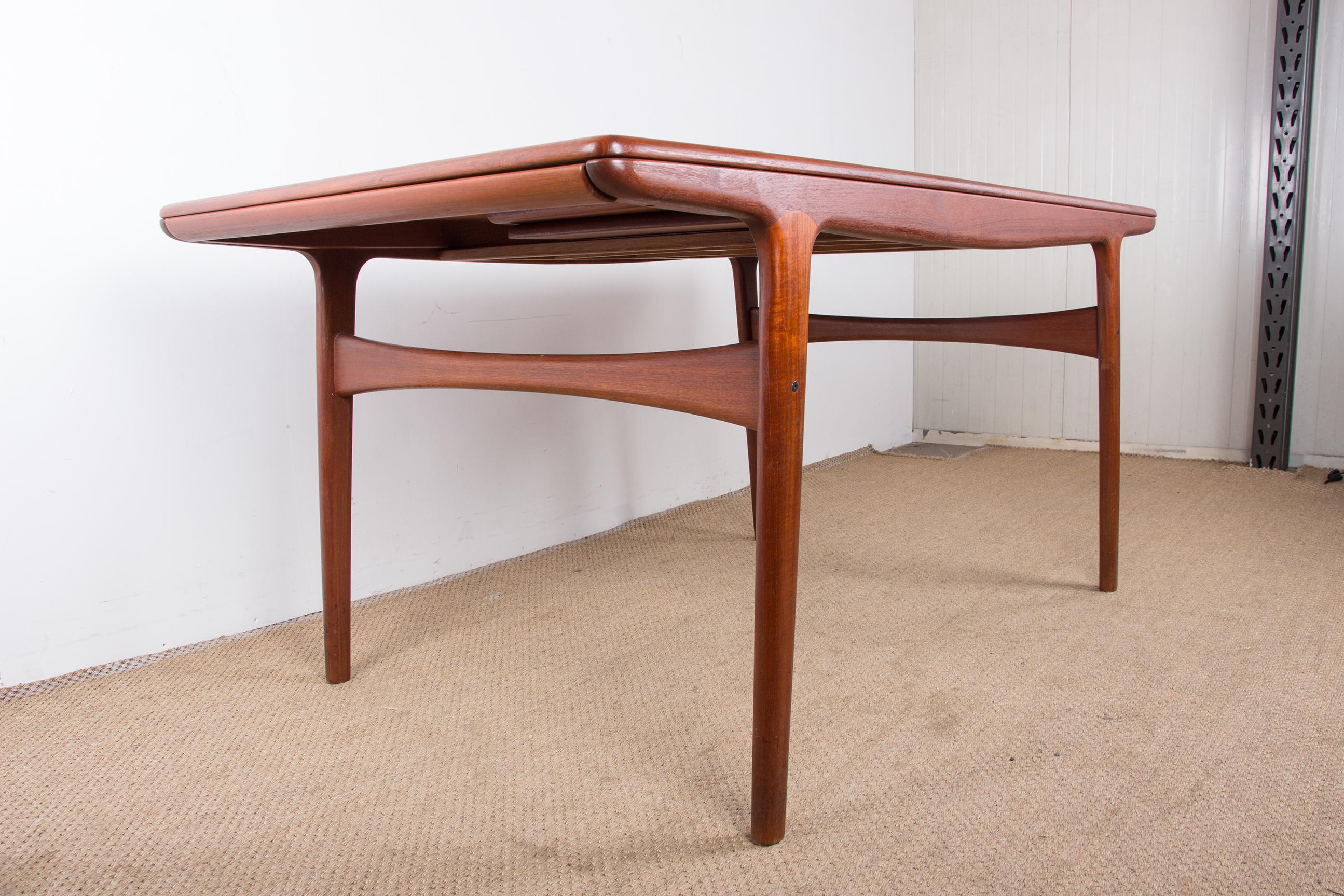 Danish Extendable Teak Dining Table model 217 by Arne Hovmand Olsen for Mogens K 2