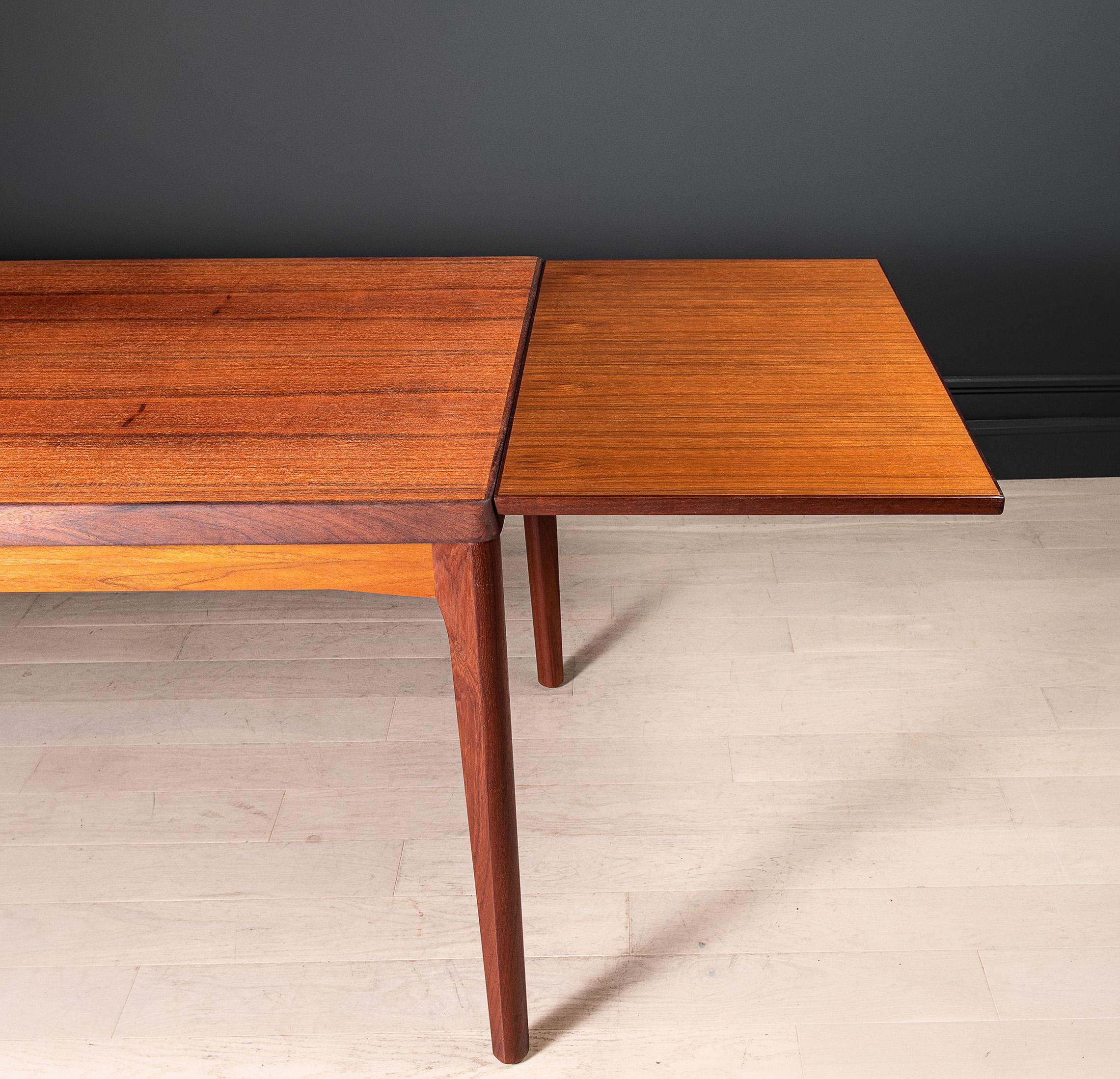 Danish Extendable Teak Henning Kjaernulf Table In Good Condition For Sale In London, GB