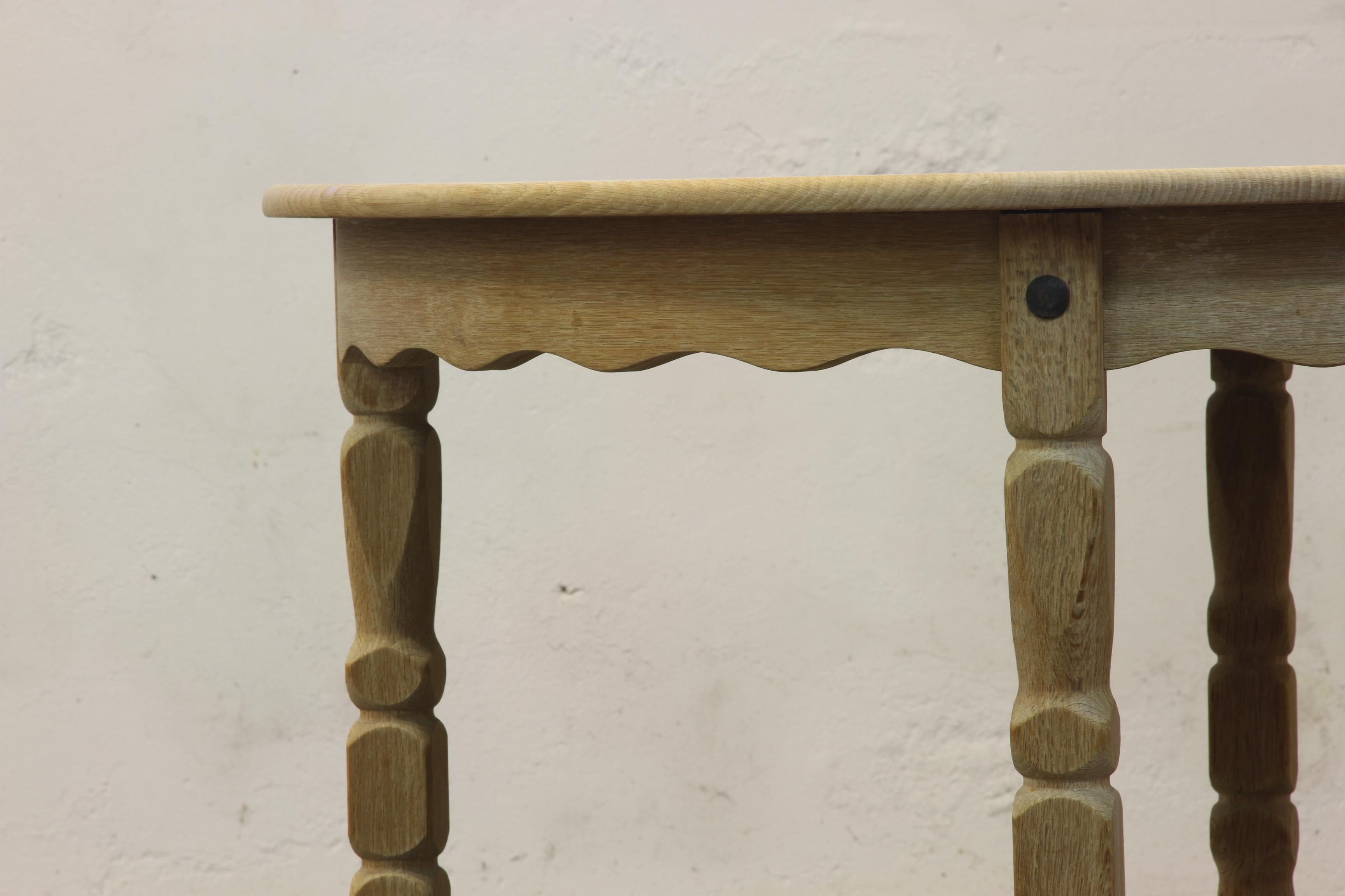 Danish Extending Dining Table in Light Raw Oak by Henning Kjærnulf In Good Condition In Store Heddinge, DK