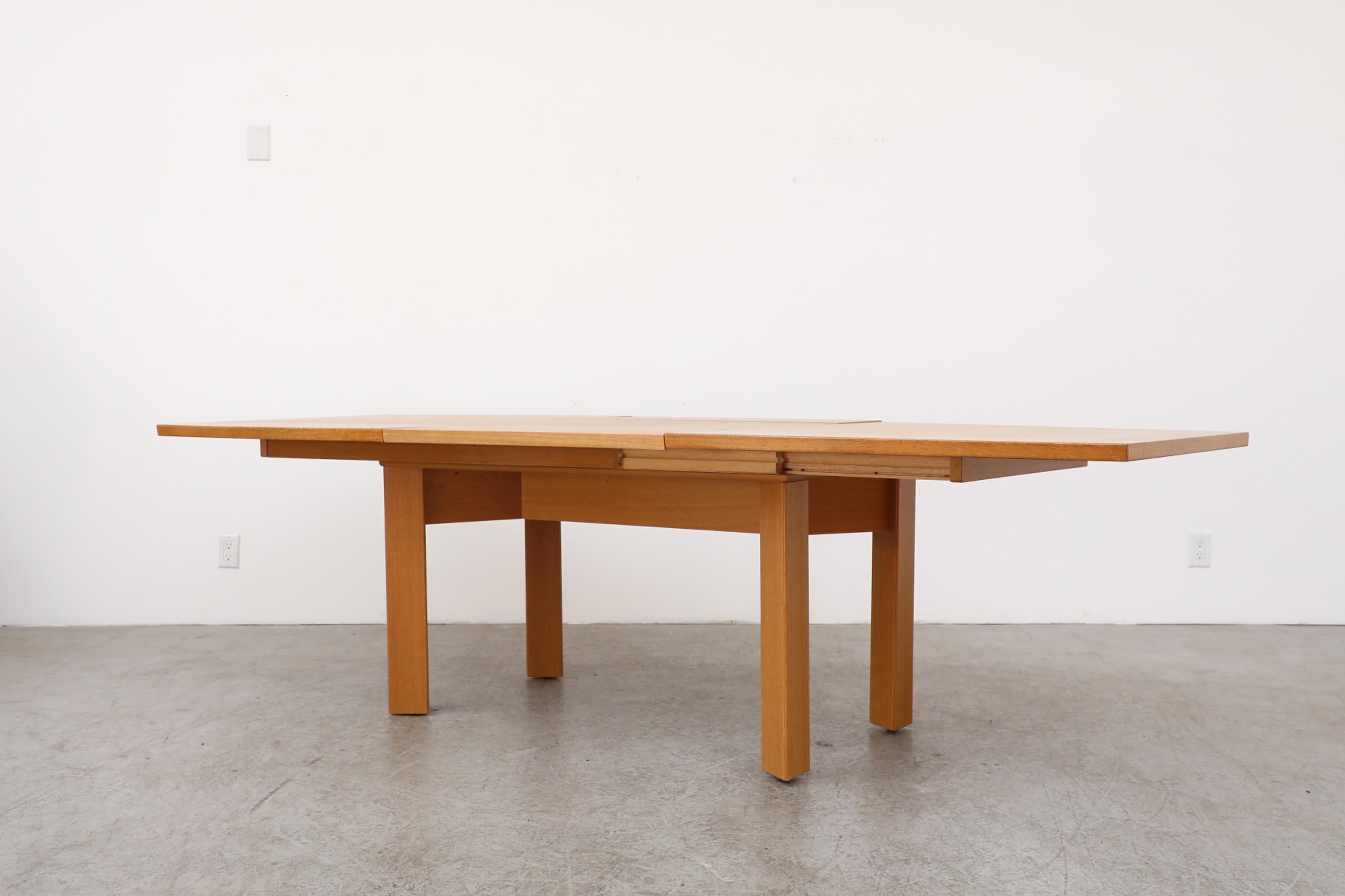 Bureau ou table à manger à rallonge en Oak danois du milieu du siècle par Skovby Møbelfabrik Bon état - En vente à Los Angeles, CA