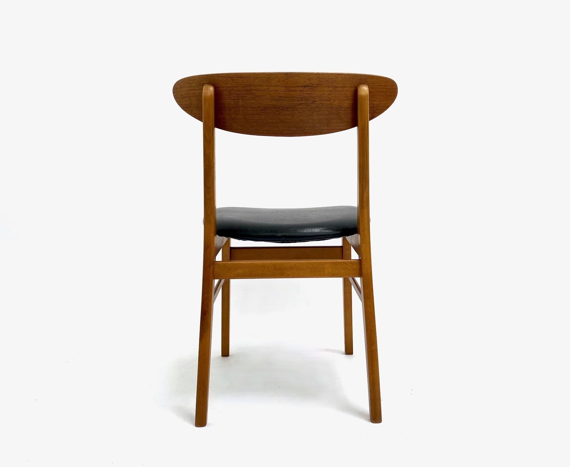 Danish Farsrup Set Of 4 Model 210 Teak & Beech Black Vinyl Dining Chairs In Excellent Condition In London, GB