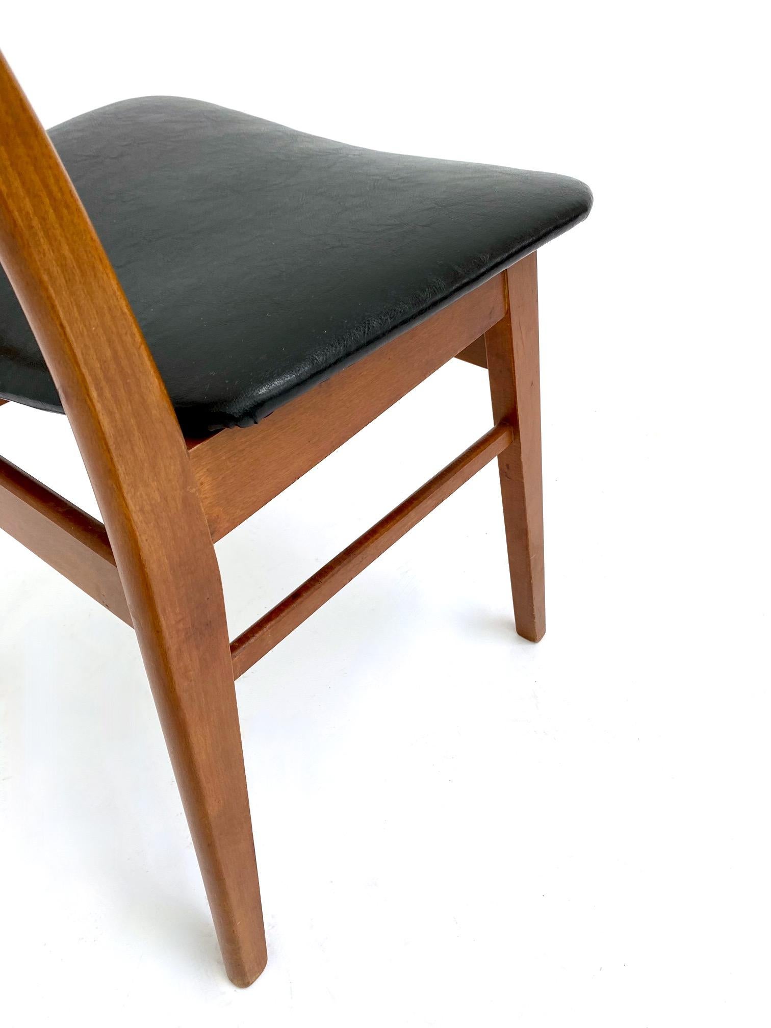 Ensemble de 4 chaises de salle à manger danoises Farstrup en teck et vinyle noir Mid Century en vente 5