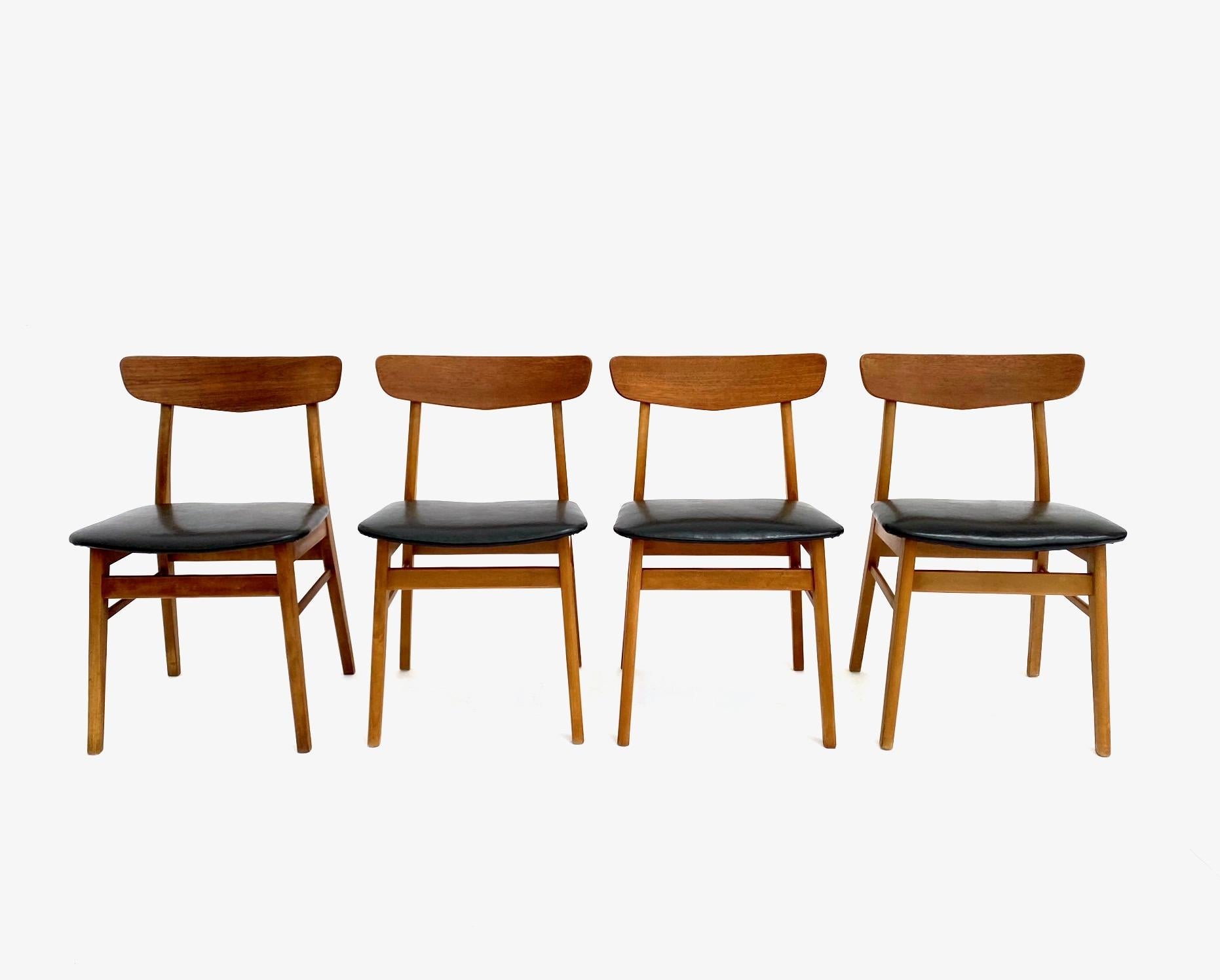 A beautiful set of 4 teak & beech black vinyl dining chairs by Farstrup Møbelfabrik, these would make a stylish addition to any dining area.

The chairs have wide seat pads and sculptured timber backrests for enhanced comfort. A striking piece of
