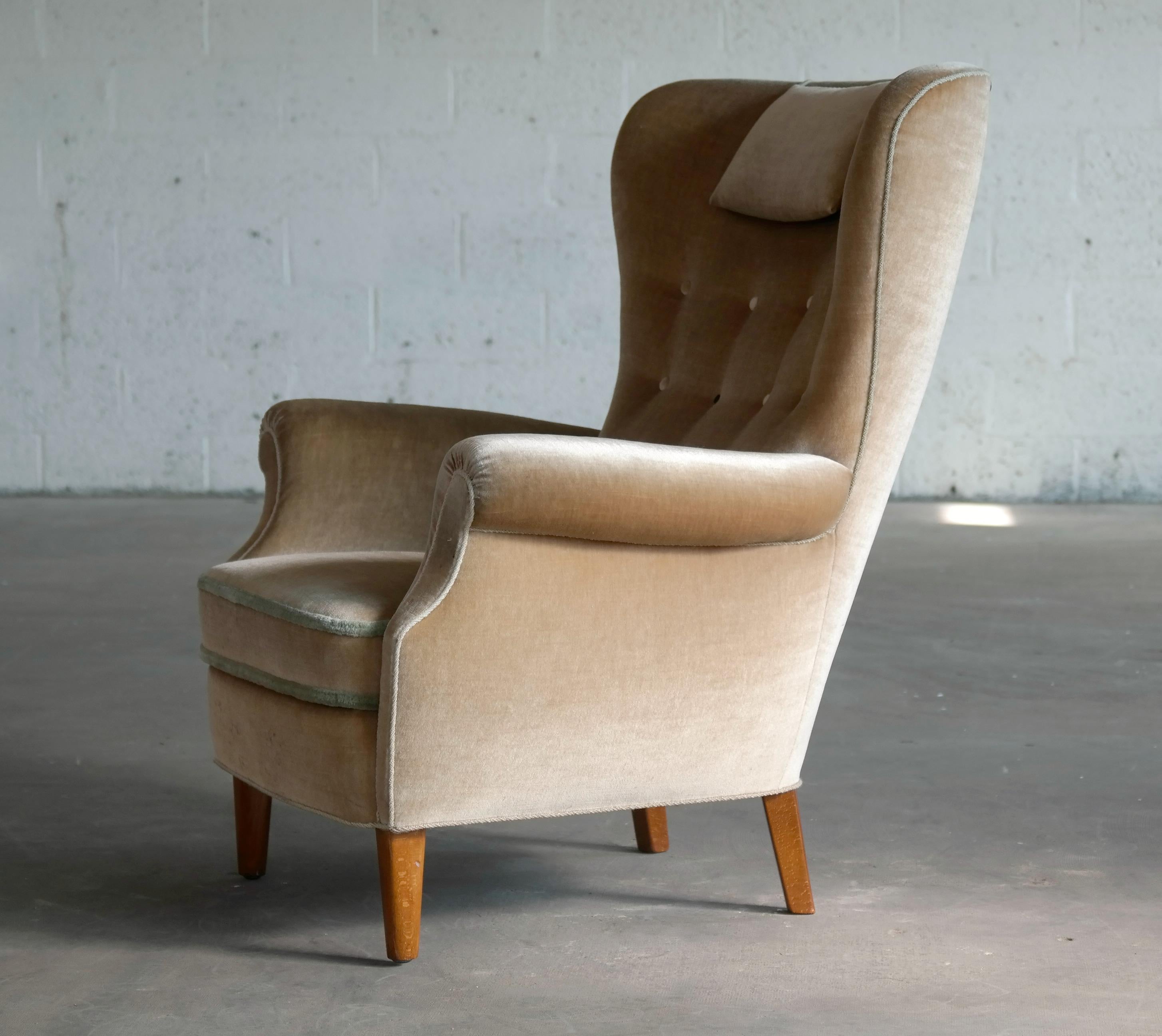 Dänischer Flemming Lassen oder Fritz Hansen Stil 1940er Jahre High Back Lounge Chair im Zustand „Gut“ in Bridgeport, CT