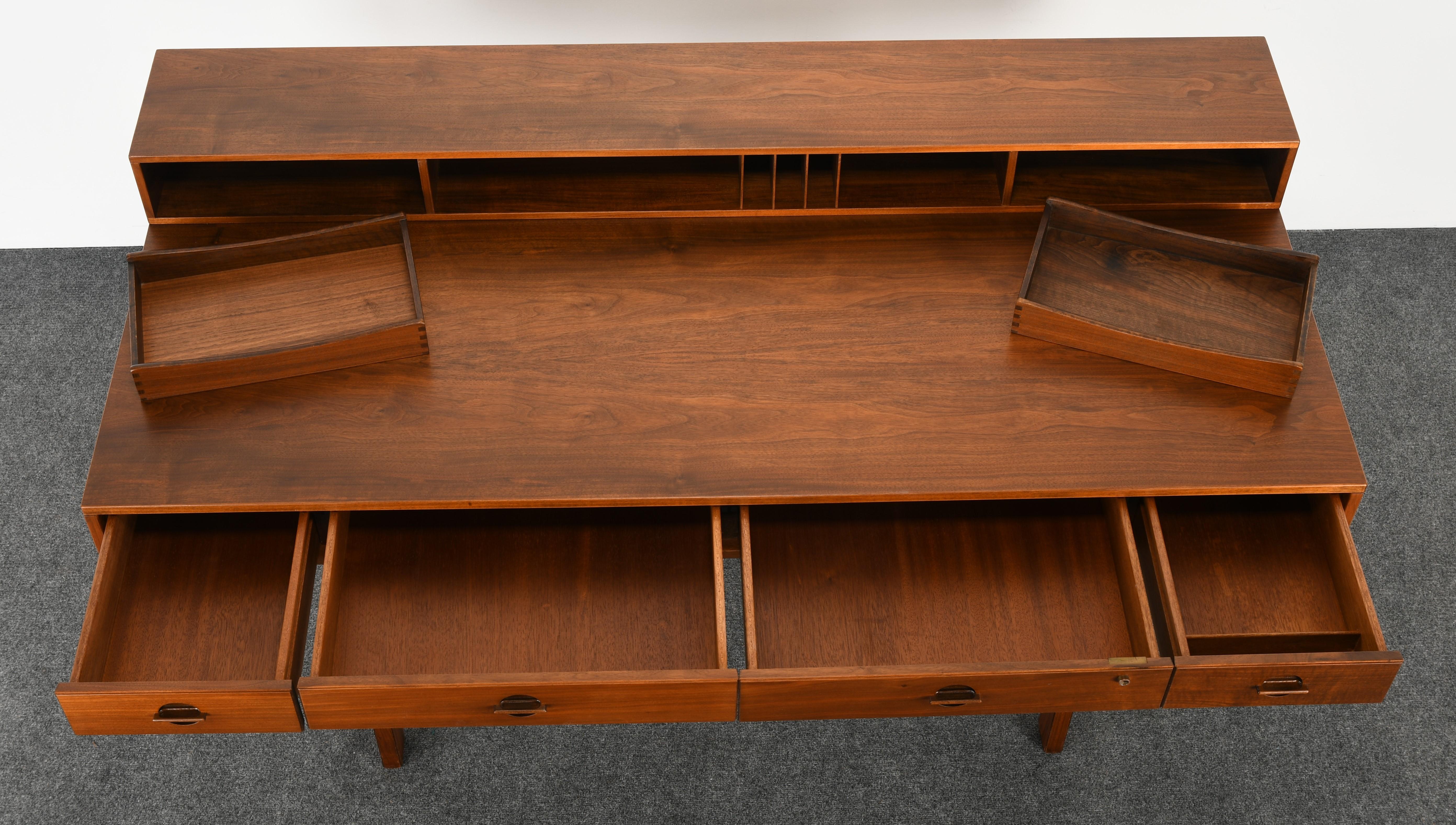 Danish Flip-Top Desk by Jens Quistgaard for Peter Lovig Nielsen in Walnut, 1969 In Good Condition In Hamburg, PA