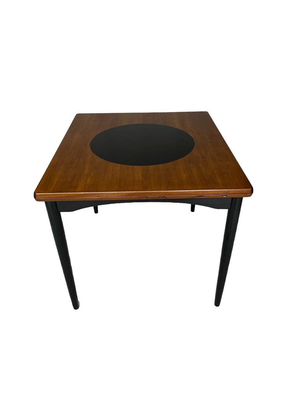 Dänischer Flip-Top-Spieltisch im Grete Jalk-Stil (Moderne der Mitte des Jahrhunderts) im Angebot