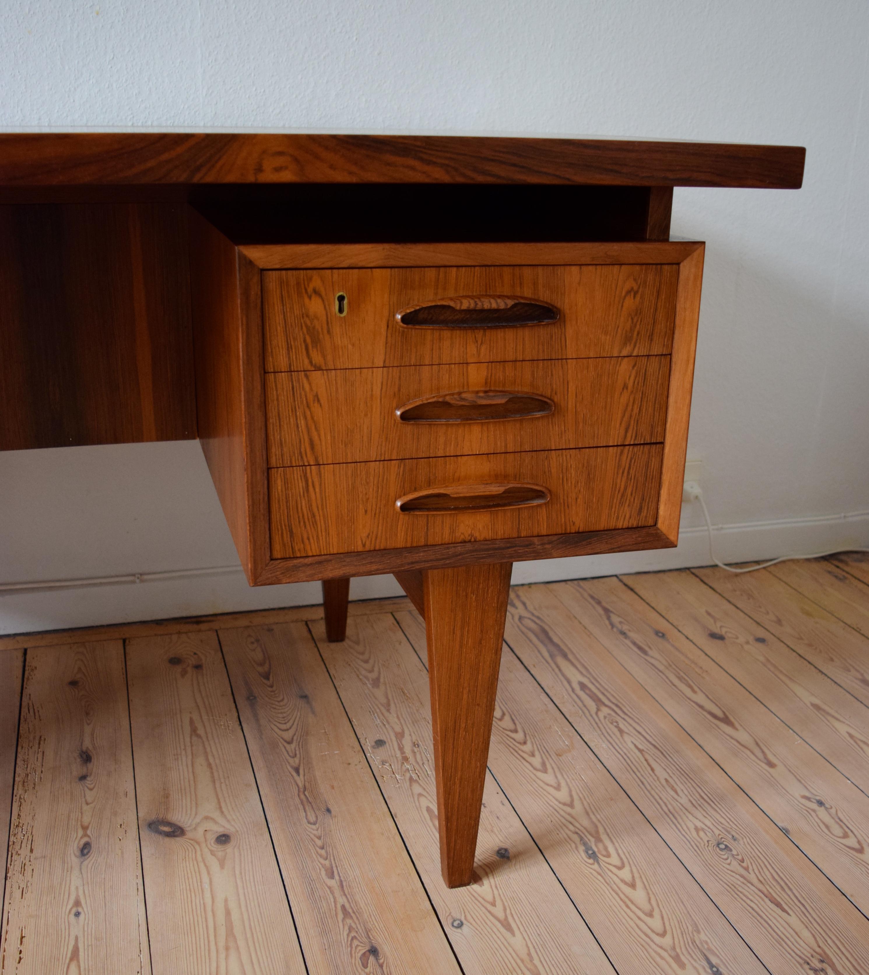 Danish Floating Rosewood Desk In Good Condition In Nyborg, DK