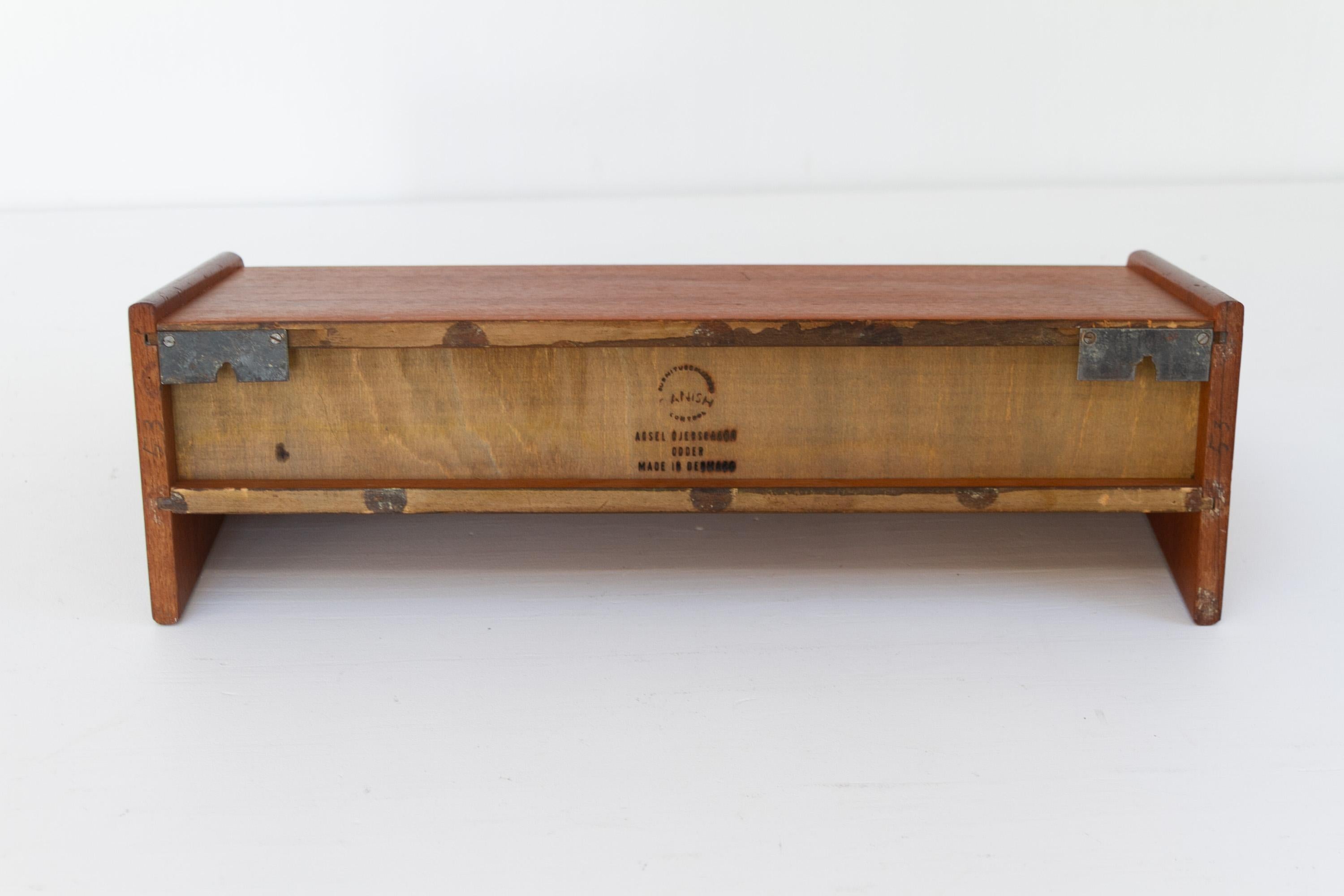 Scaffale galleggiante danese in teak di Kai Kristiansen per Aksel Kjersgaard, 1960. In condizioni buone in vendita a Asaa, DK