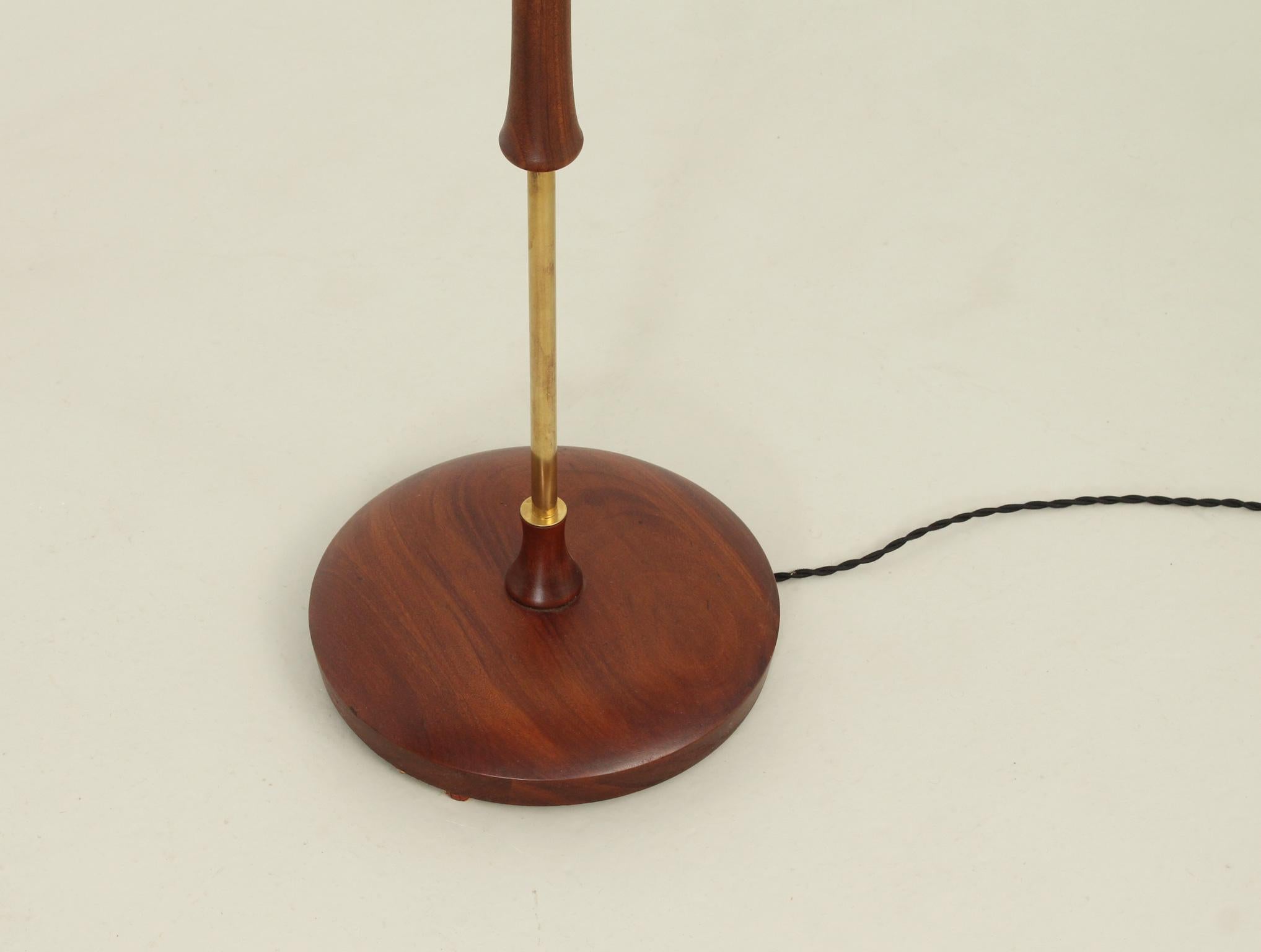 Danish Floor Lamp in Teak Wood and Brass, 1950's In Good Condition In Barcelona, ES
