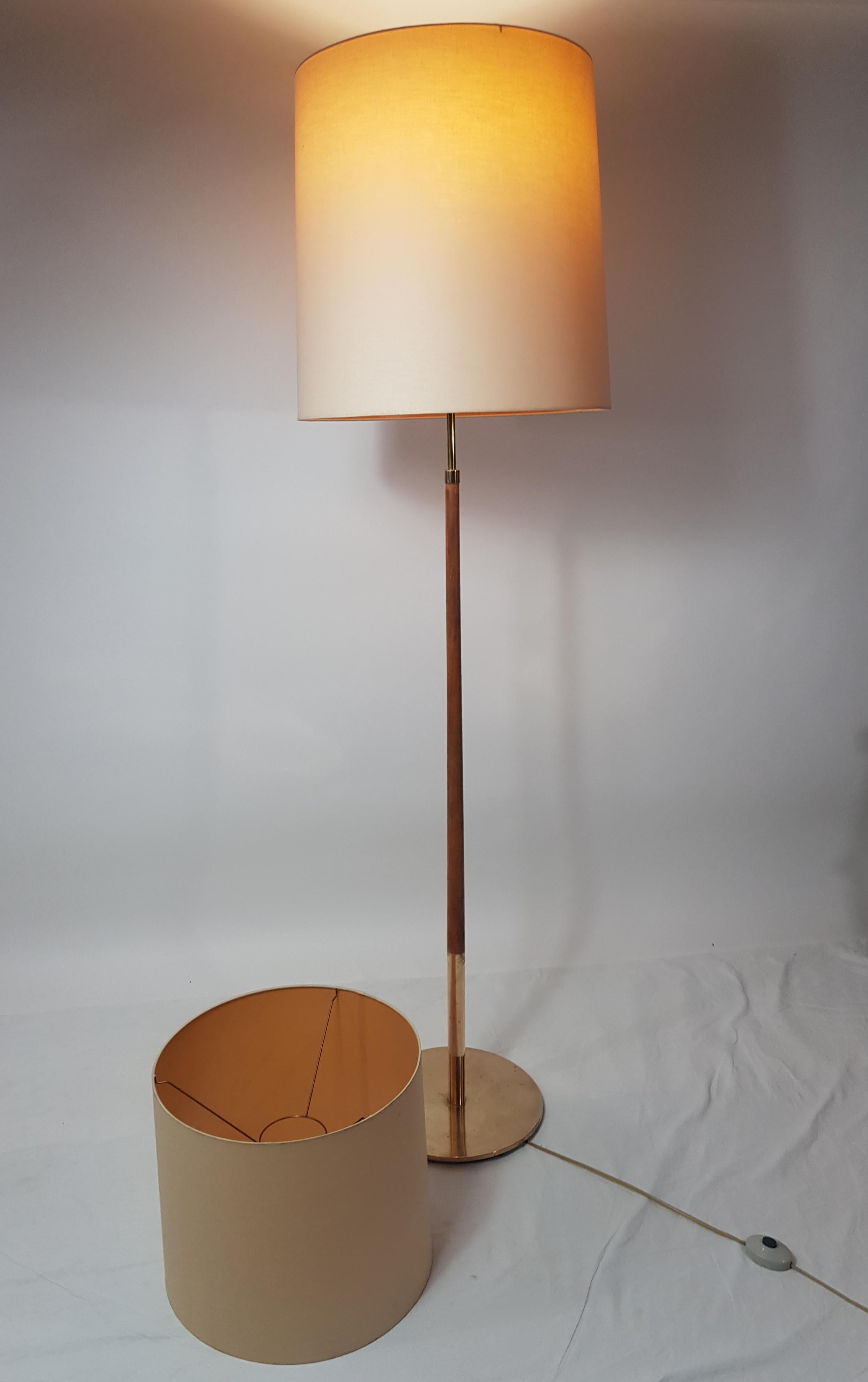 Floor lamp by th. Valentiner for Povl Dinesen denmark. 1960s. Golden brass and teak. Cream fabric lampshade. Stamped: tdv 376. Two lampshades of different sizes included 1.40cm in diameter and 33 high and 2.48cm in diameter and 47cm high.